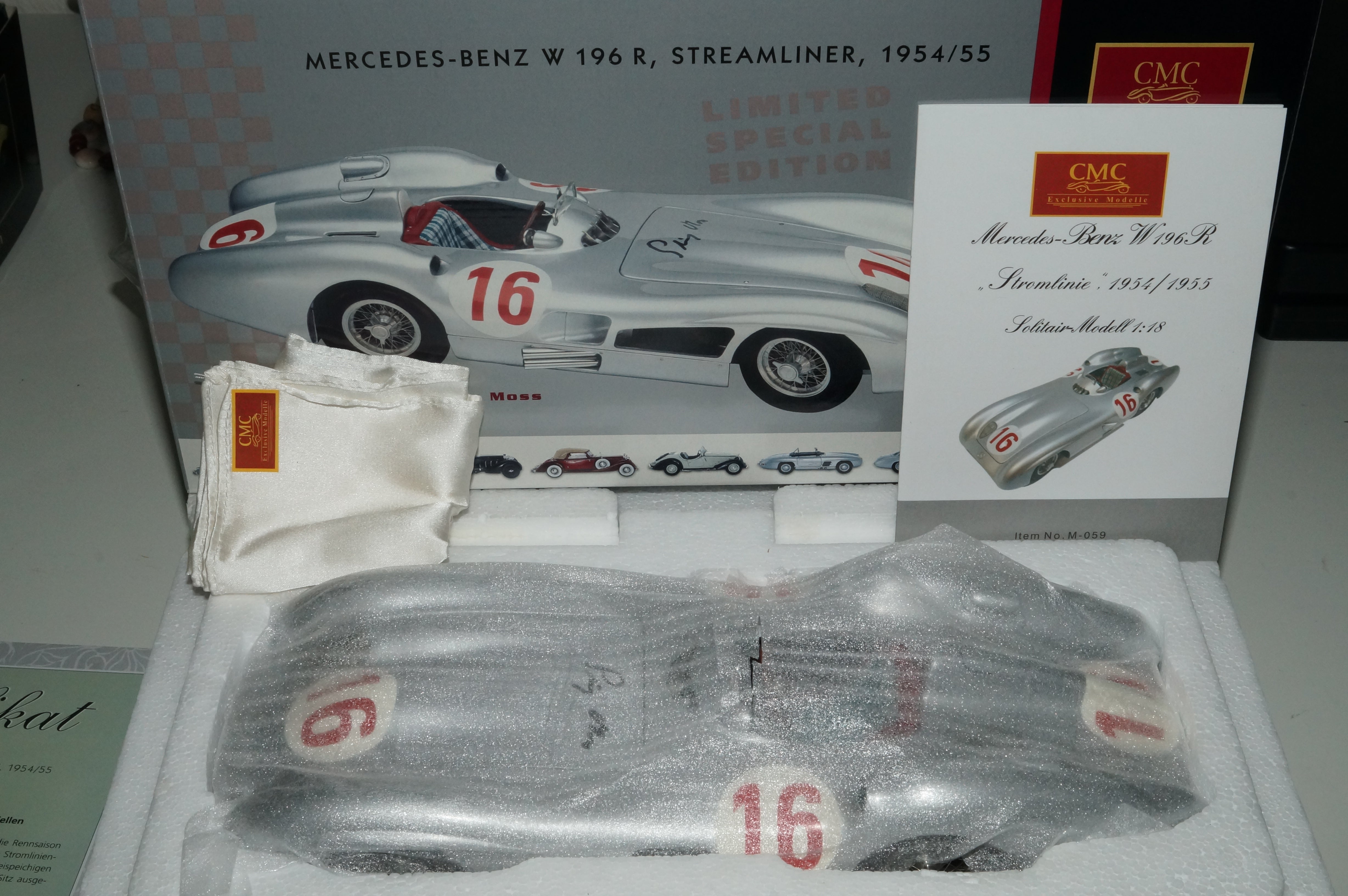 Mercedes-Benz W196R #16 signiert von Stirling Moss, CMC M-059 - aus Vorbesitz