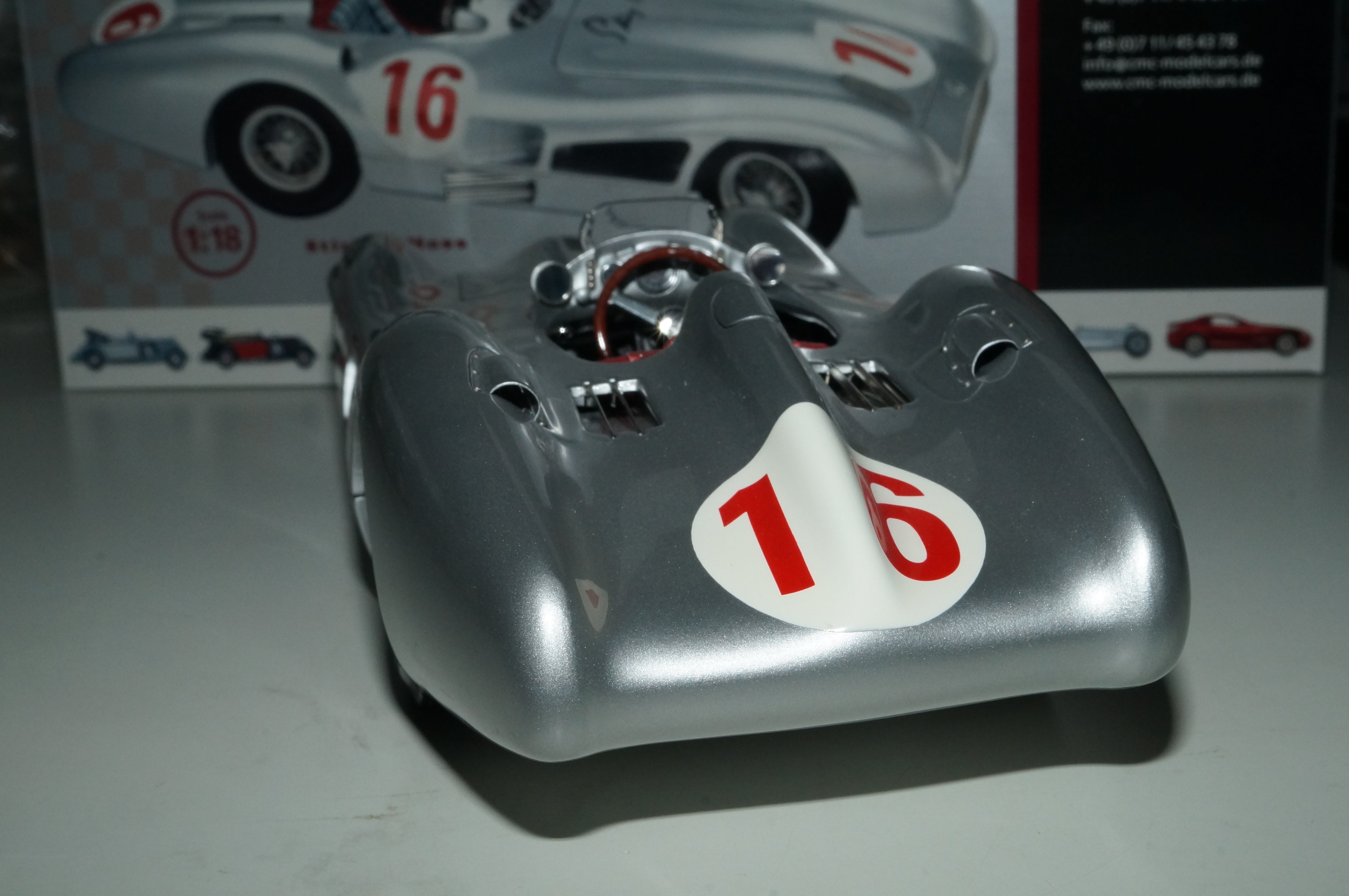 Mercedes-Benz W196R #16 signiert von Stirling Moss, CMC M-059 - aus Vorbesitz