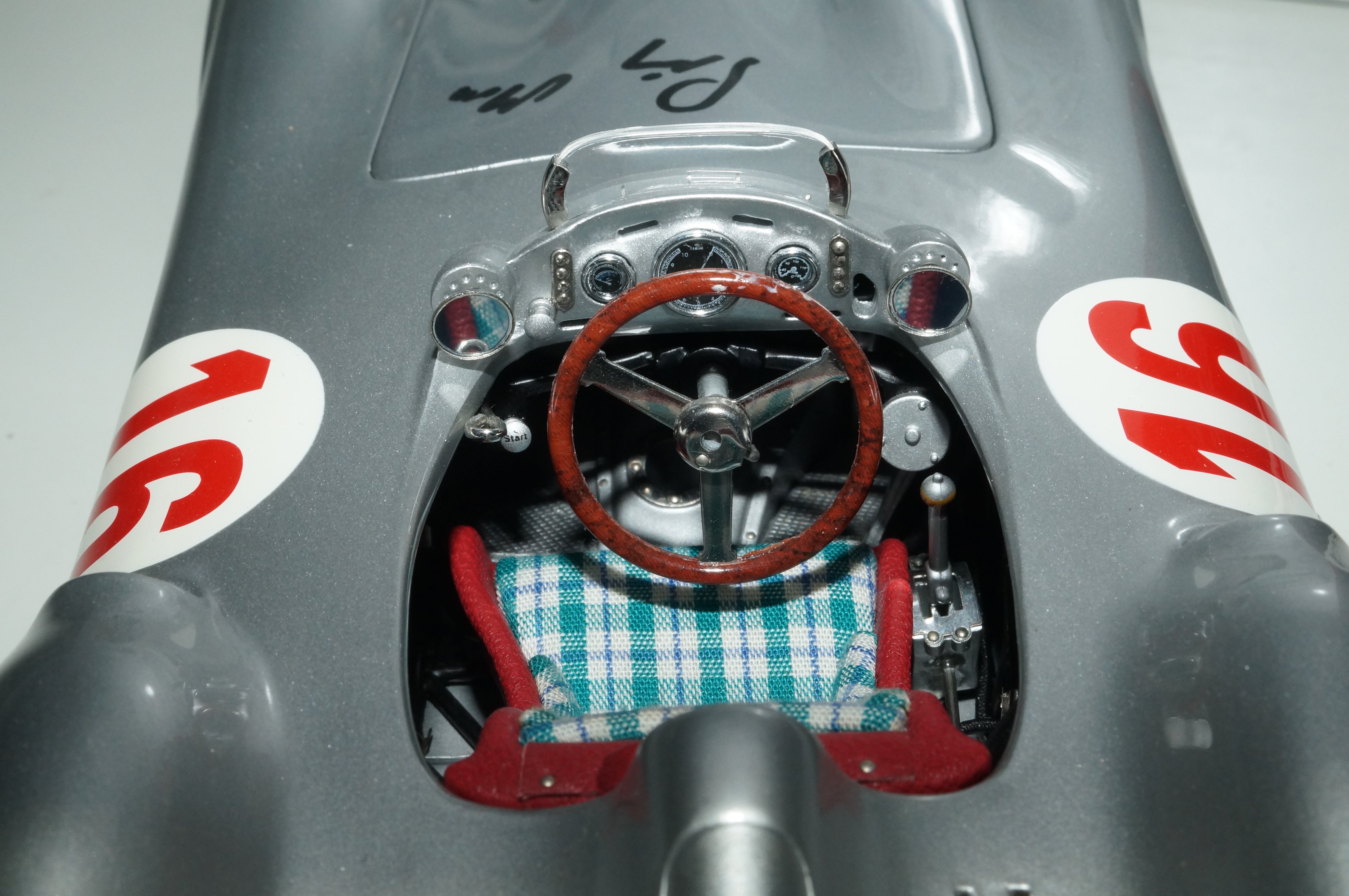 Mercedes-Benz W196R #16 signiert von Stirling Moss, CMC M-059 - aus Vorbesitz