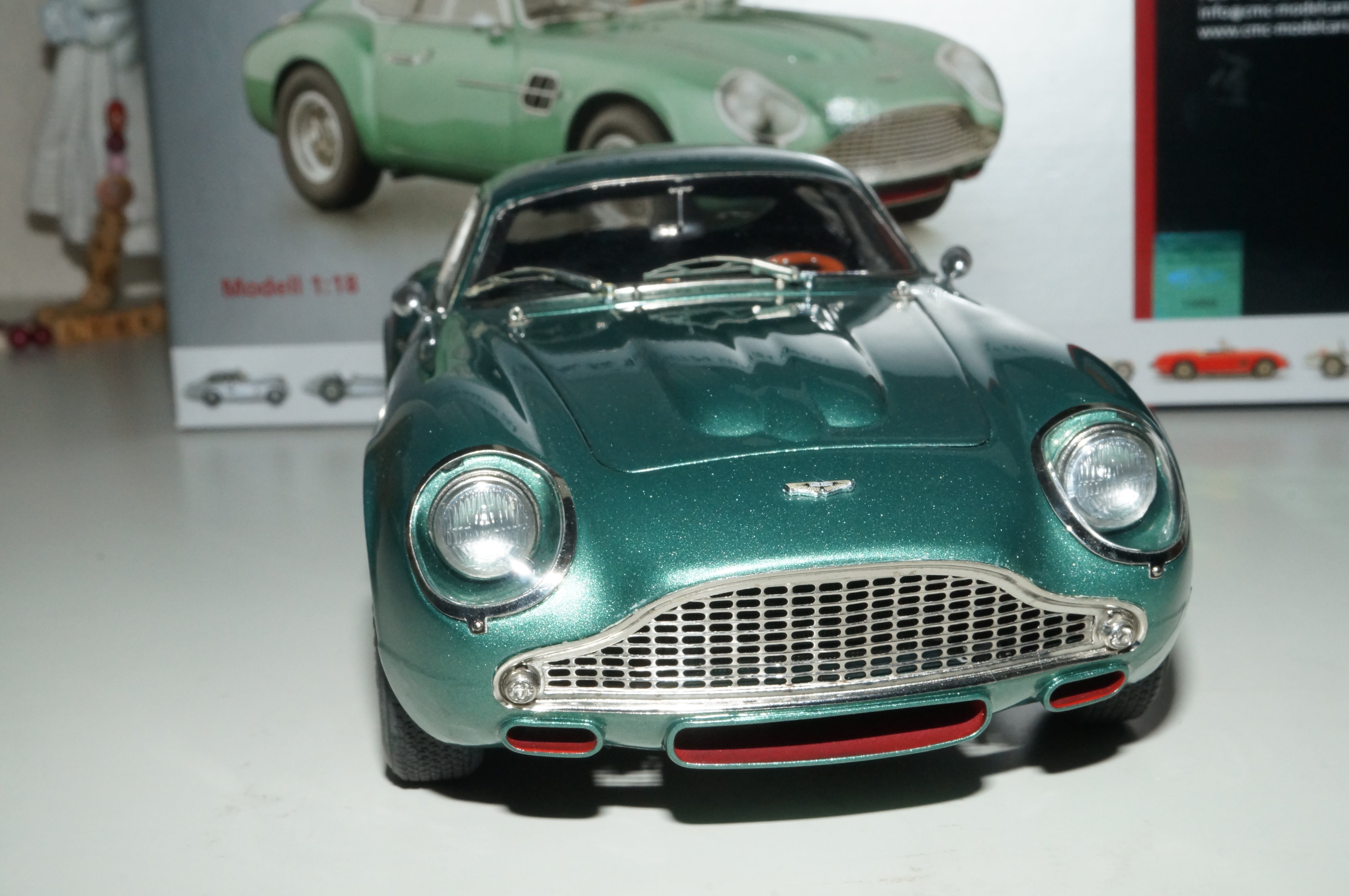 Aston Martin DB4 GT Zagato CMC M-132 -pre-owned