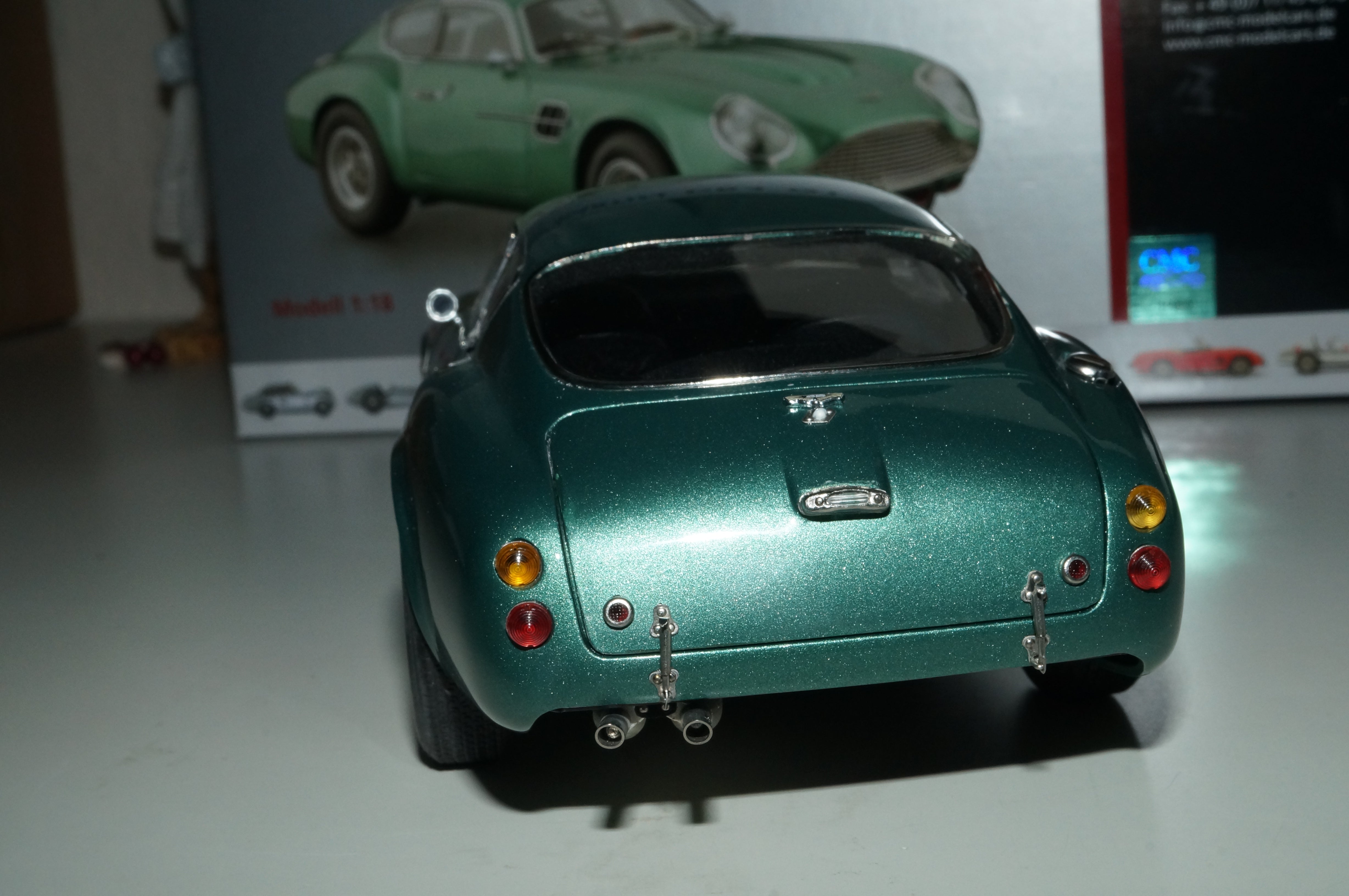 Aston Martin DB4 GT Zagato CMC M-132 -pre-owned