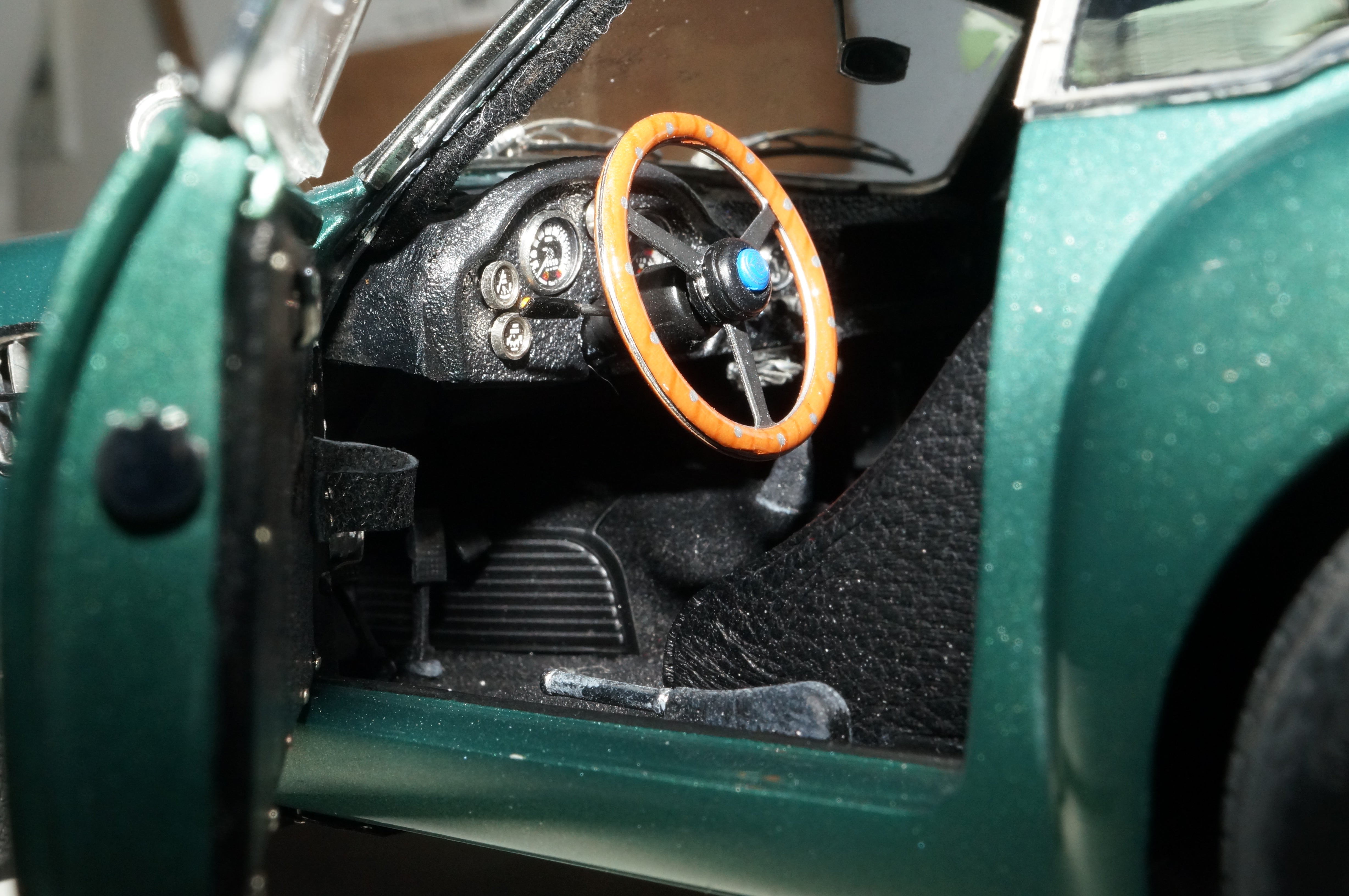 Aston Martin DB4 GT Zagato CMC M-132 -pre-owned