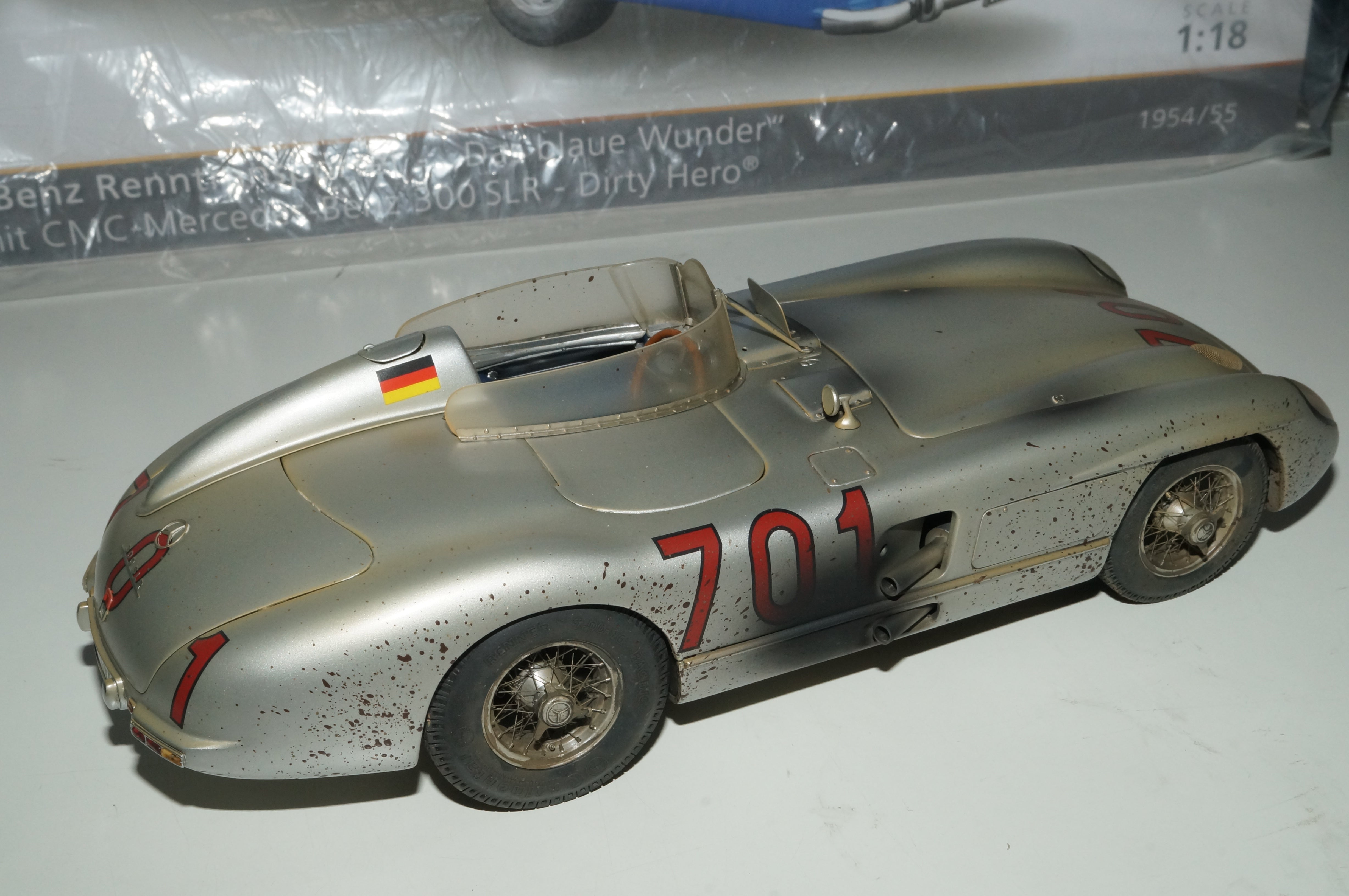 Mercedes-Benz Renntransporter mit 300 SLR #701 Dirty Hero CMC M-163 pre-owned