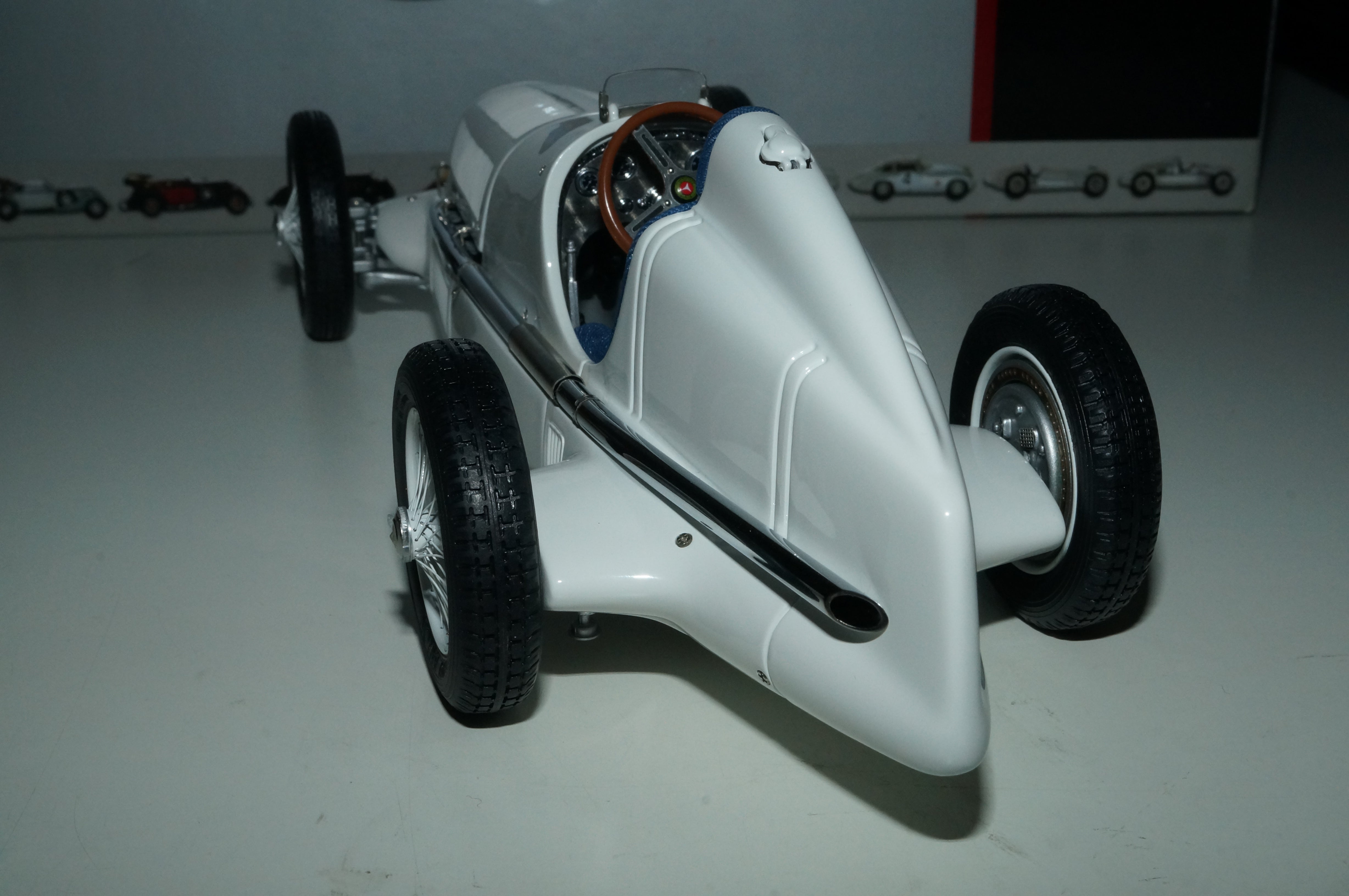 Mercedes-Benz W25 Ein Mythos in weiß CMC M-065 -pre-owned