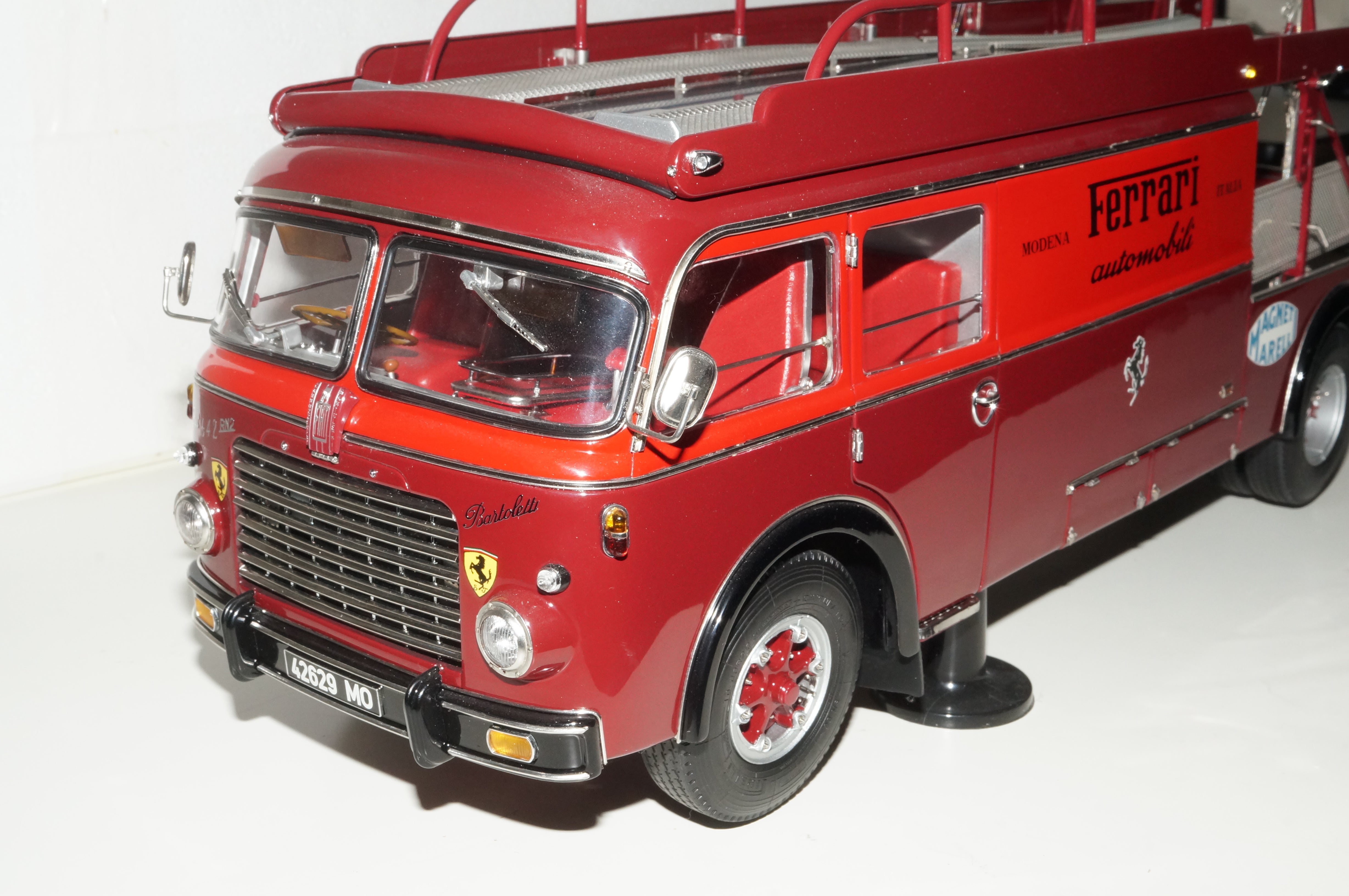 Ferrari Renntransporter Fiat 642 RN2 Bartoletti CMC M-084 - aus Vorbesitz