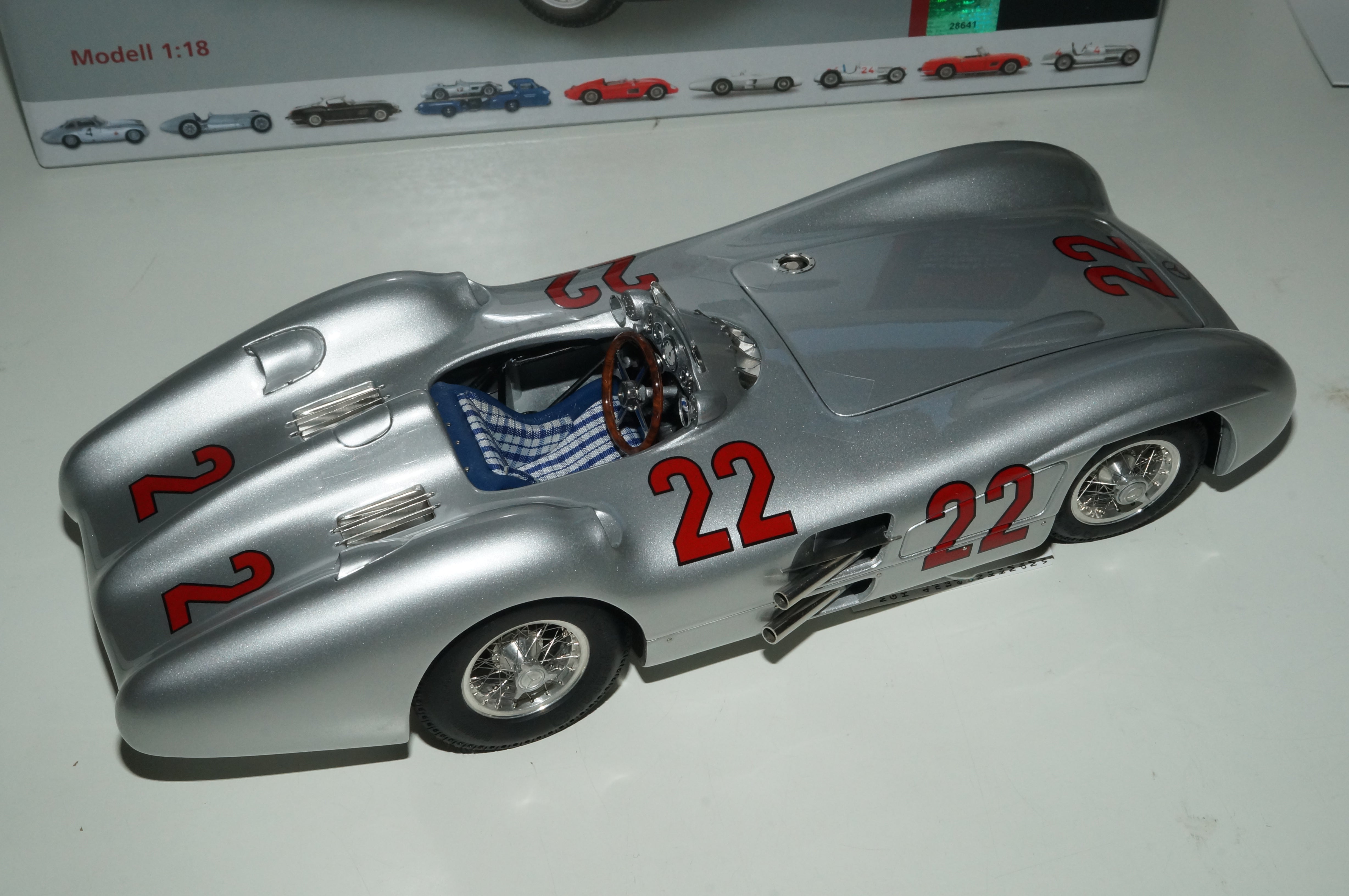 Mercedes-Benz W196R #22 H.Herrmann CMC M-128C LE 1.000 Stück -pre-owned-