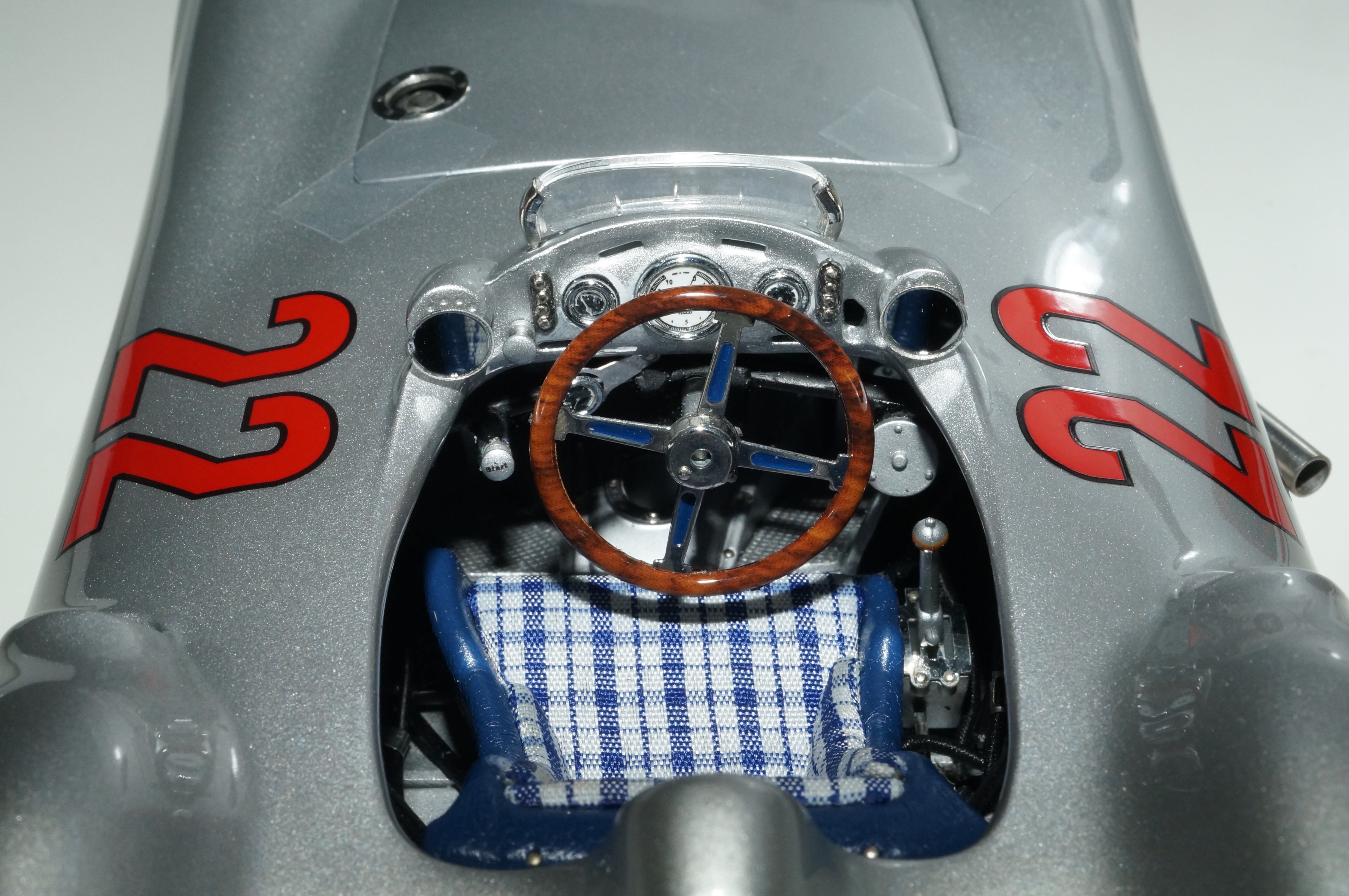 Mercedes-Benz W196R #22 H.Herrmann CMC M-128C LE 1.000 Stück -pre-owned-