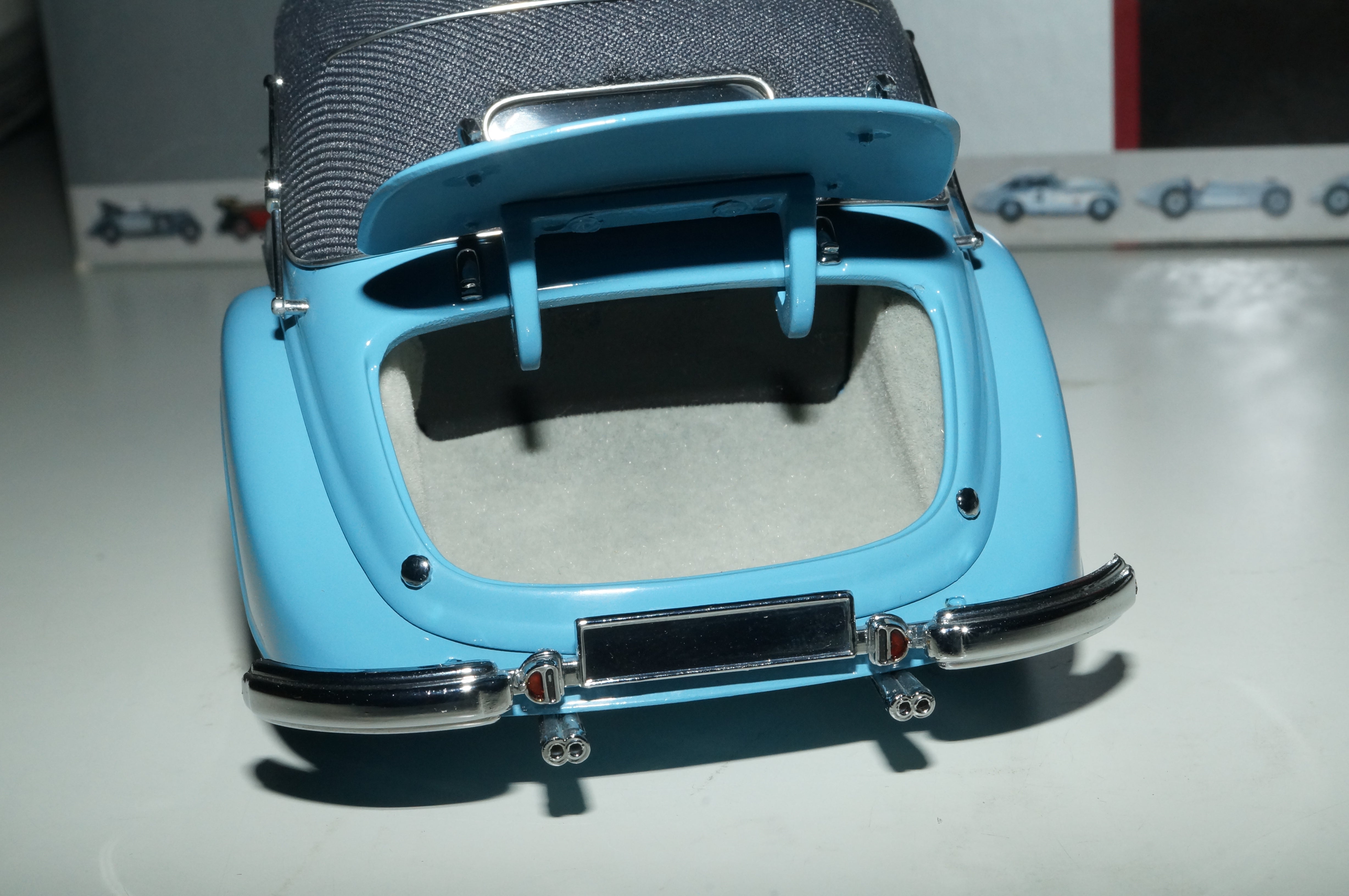 Mercedes-Benz 540K Cabriolet B hellblau/elfenbein CMC M-003B 1/24