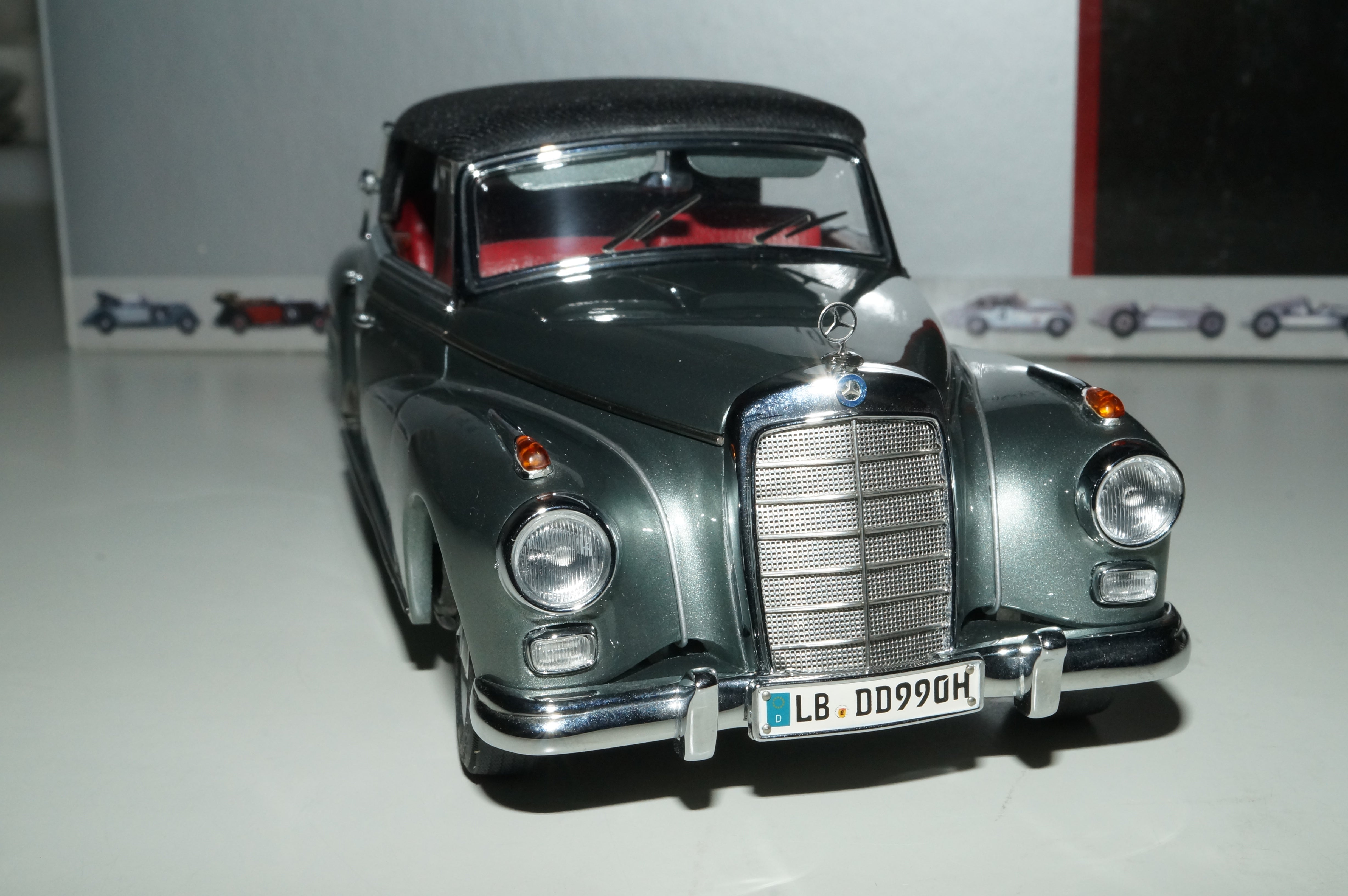 1/24 Mercedes-Benz 300d Adenauer CMC M-026