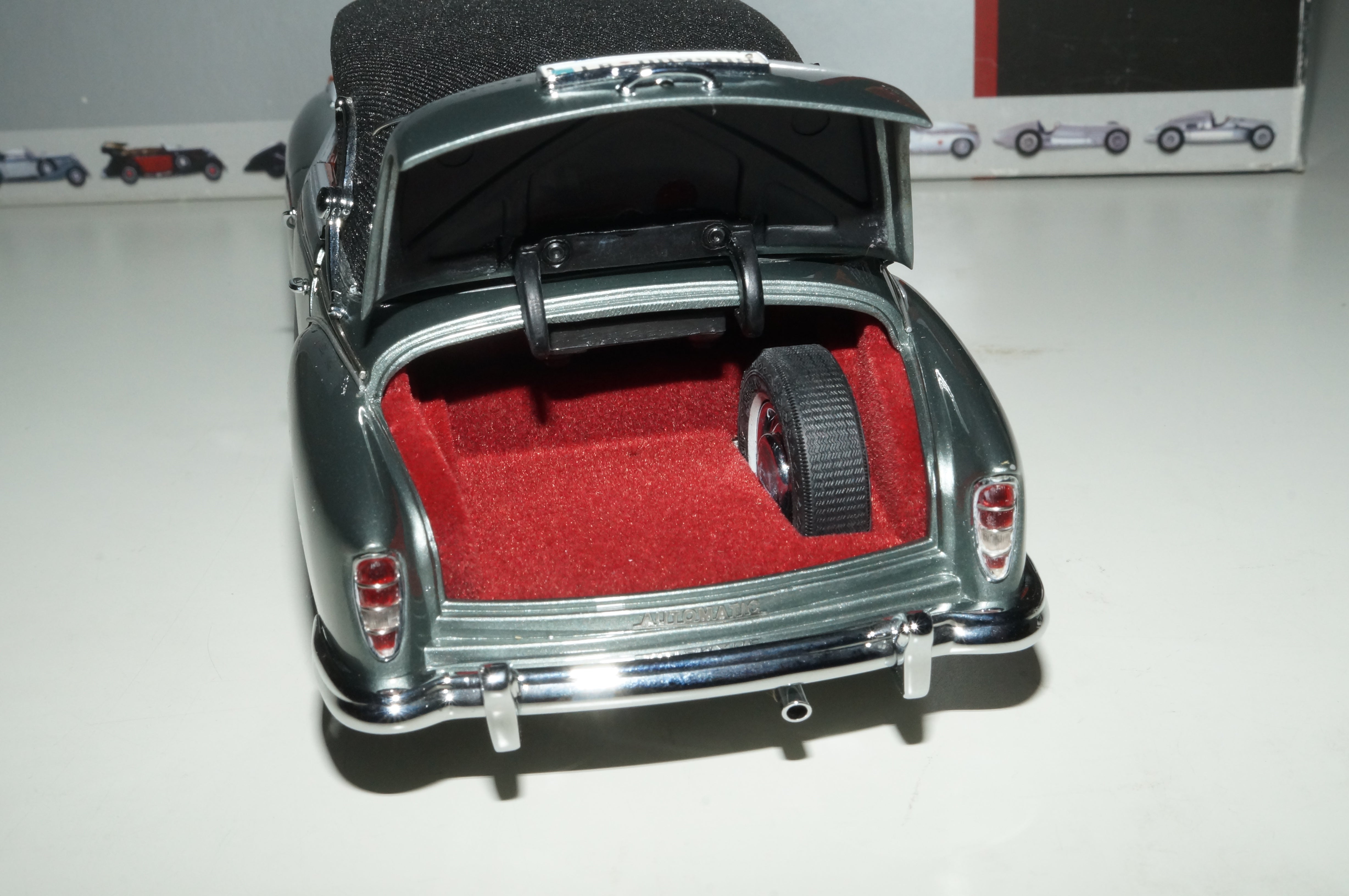 1/24 Mercedes-Benz 300d Adenauer CMC M-026
