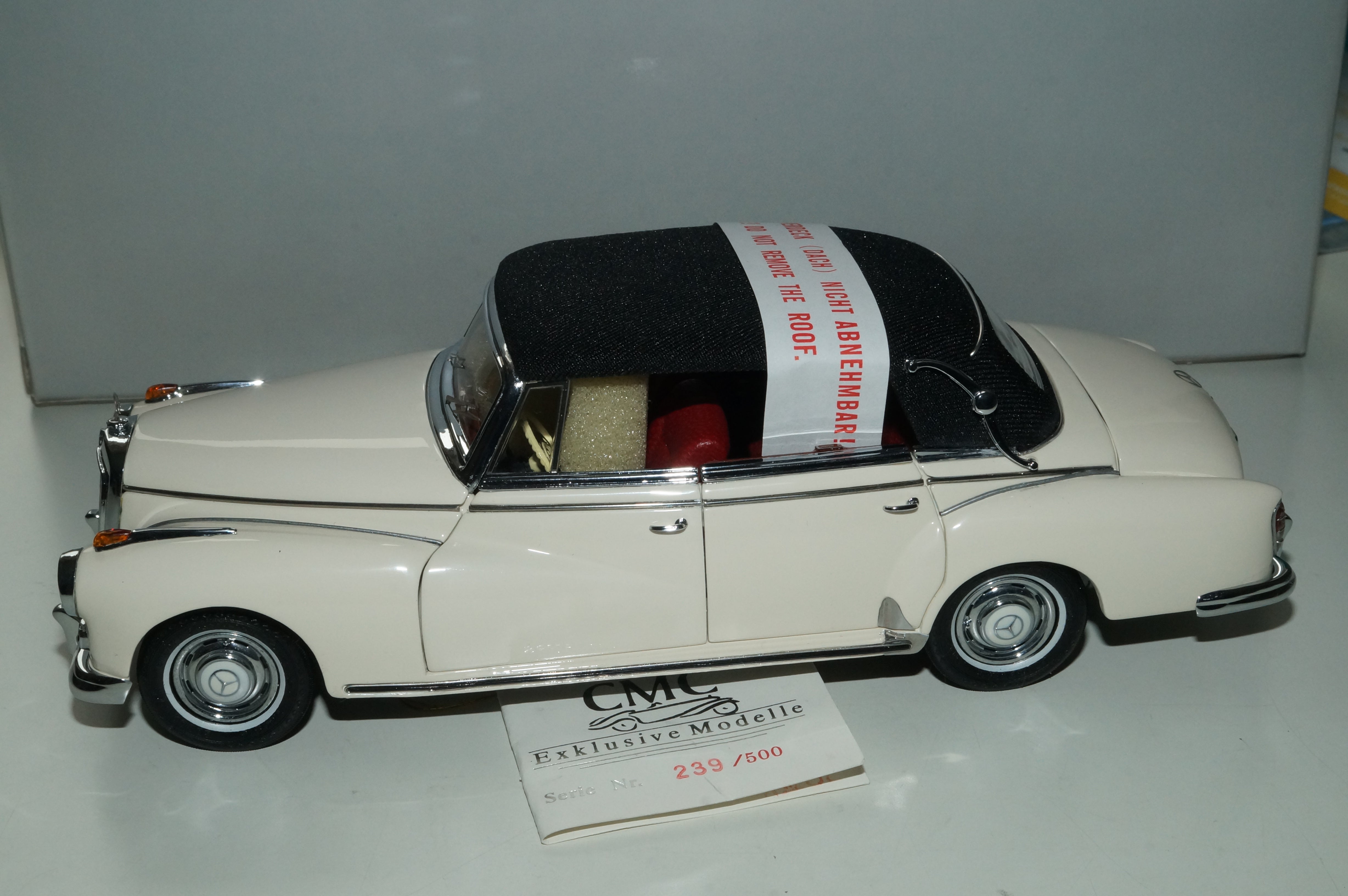 1/24 Mercedes-Benz 300d Adenauer cream, Limited Edition 239/500 für Mercedes CMC M-026A