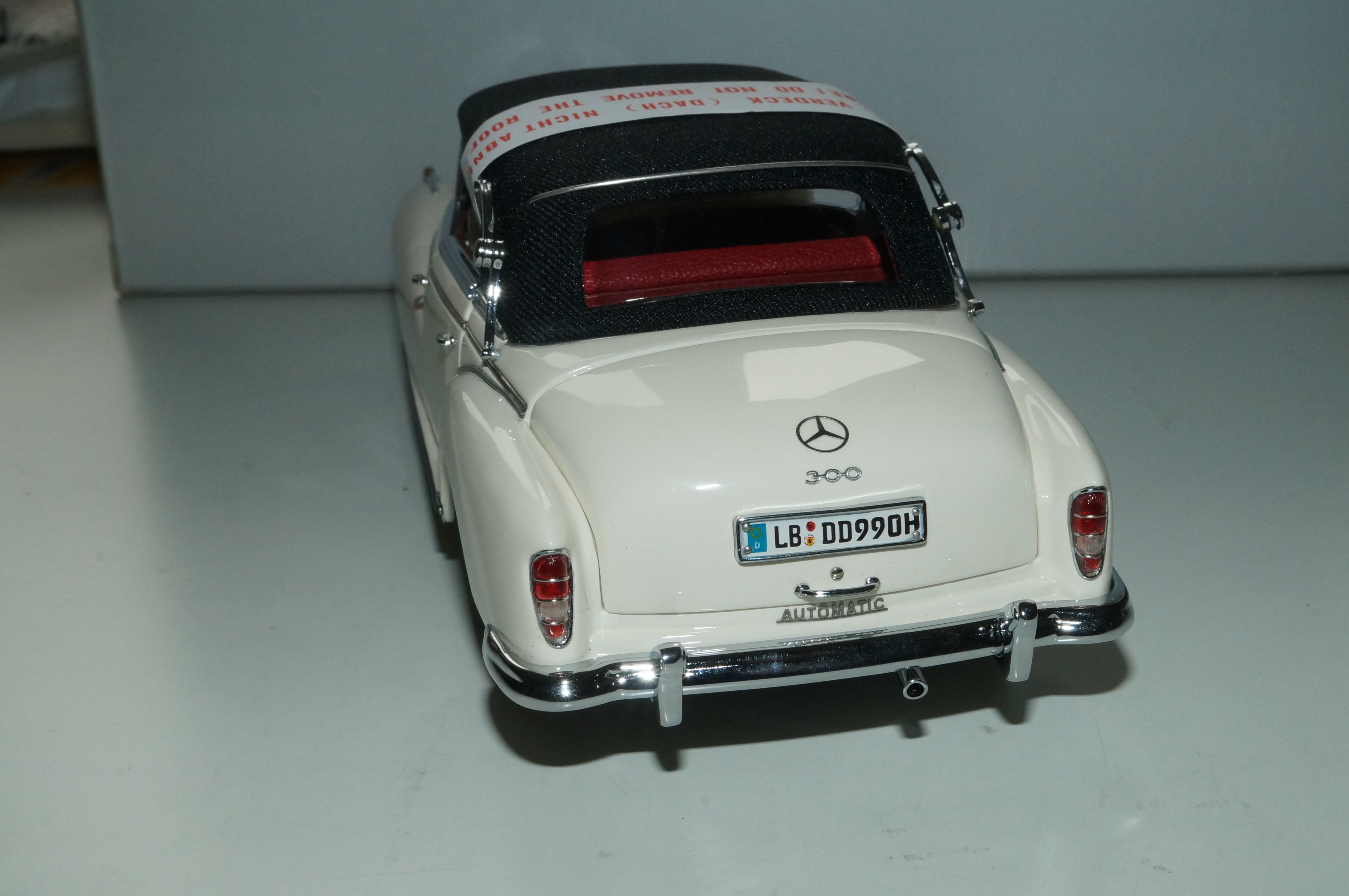 1/24 Mercedes-Benz 300d Adenauer cream, Limited Edition 239/500 für Mercedes CMC M-026A