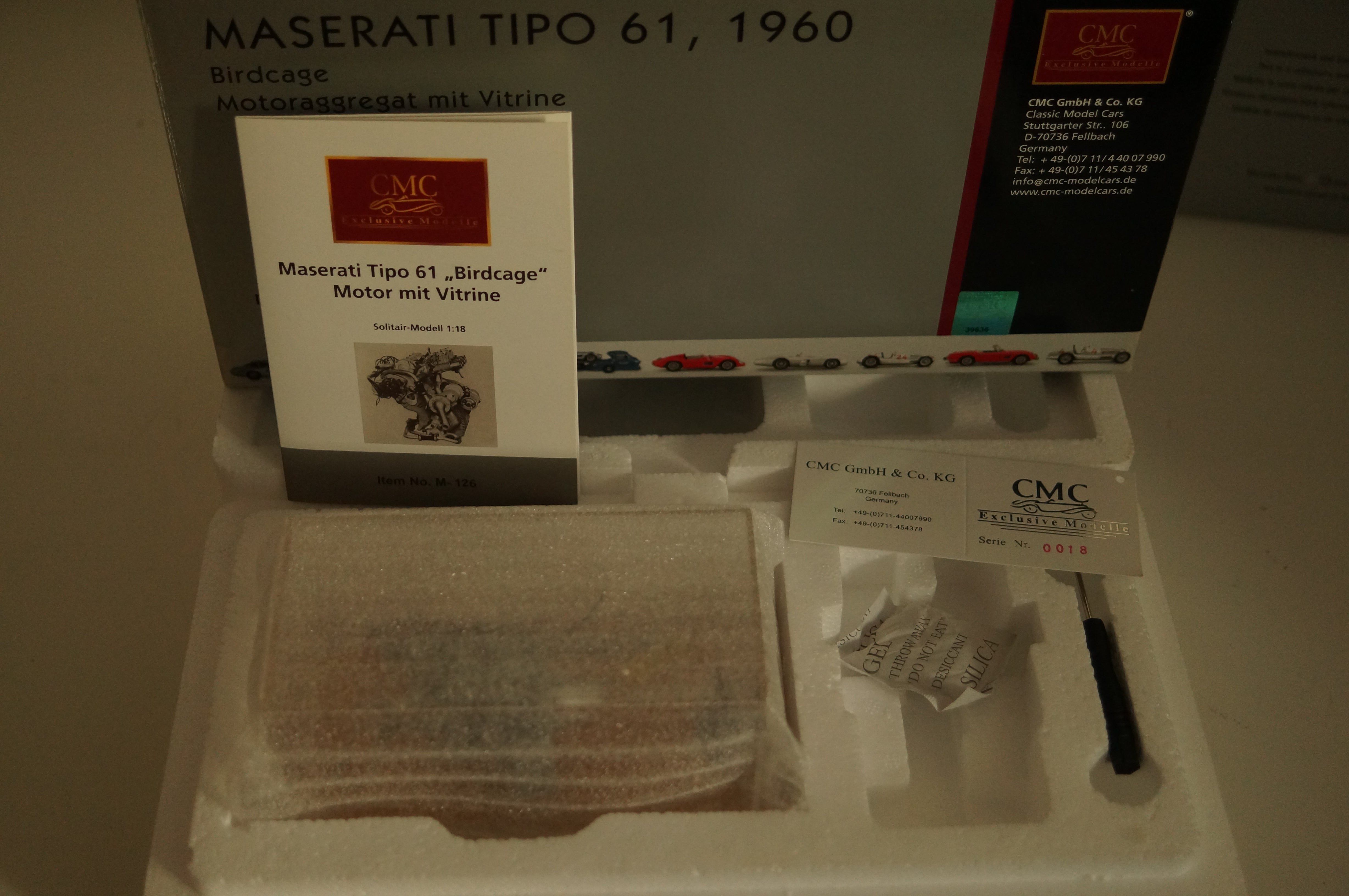 Maserati Birdcage Tipo 61 Motor mit Vitrine CMC M-126 1/18 - aus Vorbesitz