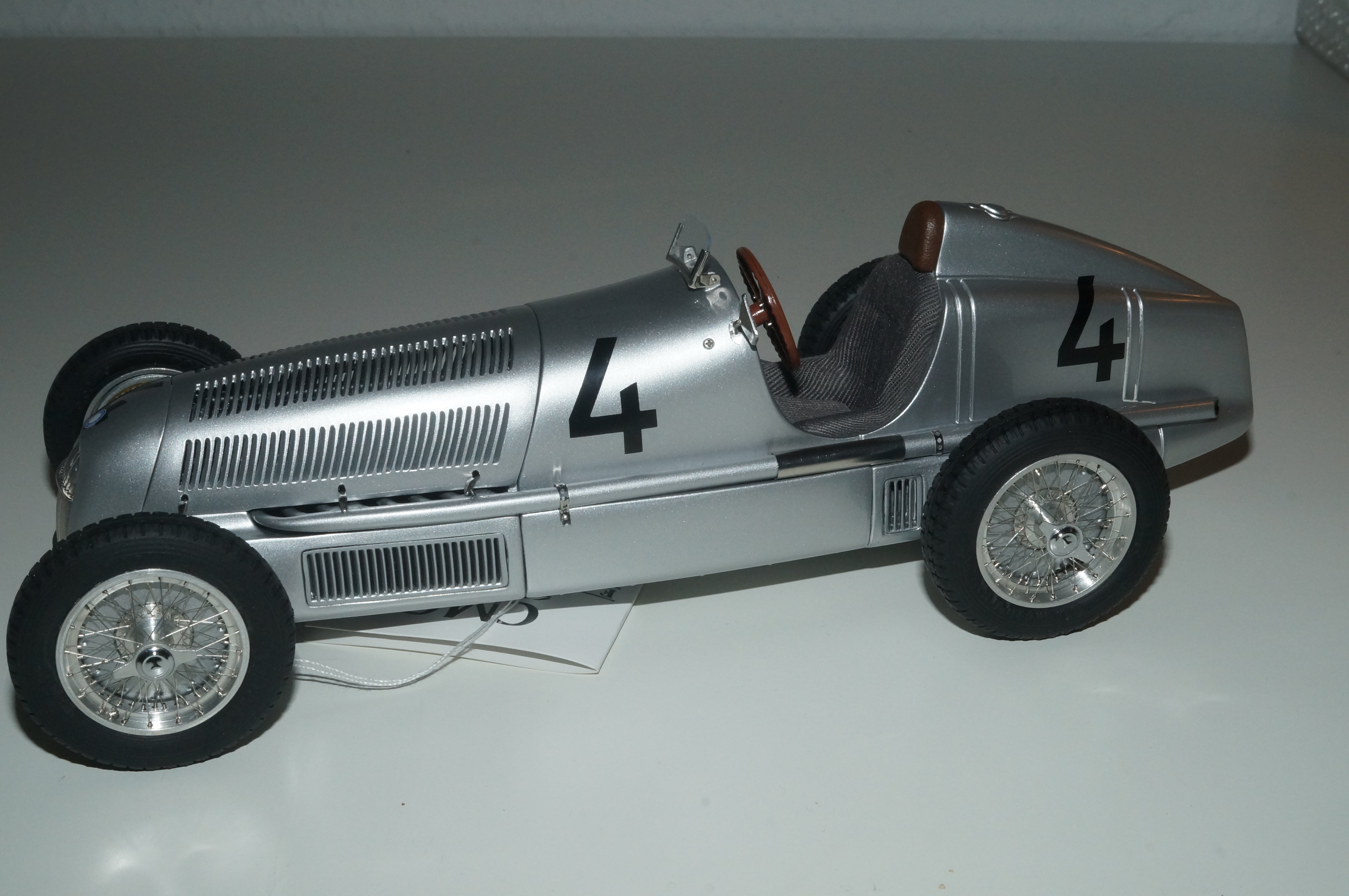 Mercedes-Benz W25 #4 Fagioli SCHWARZE STARTNUMMER CMC M-104