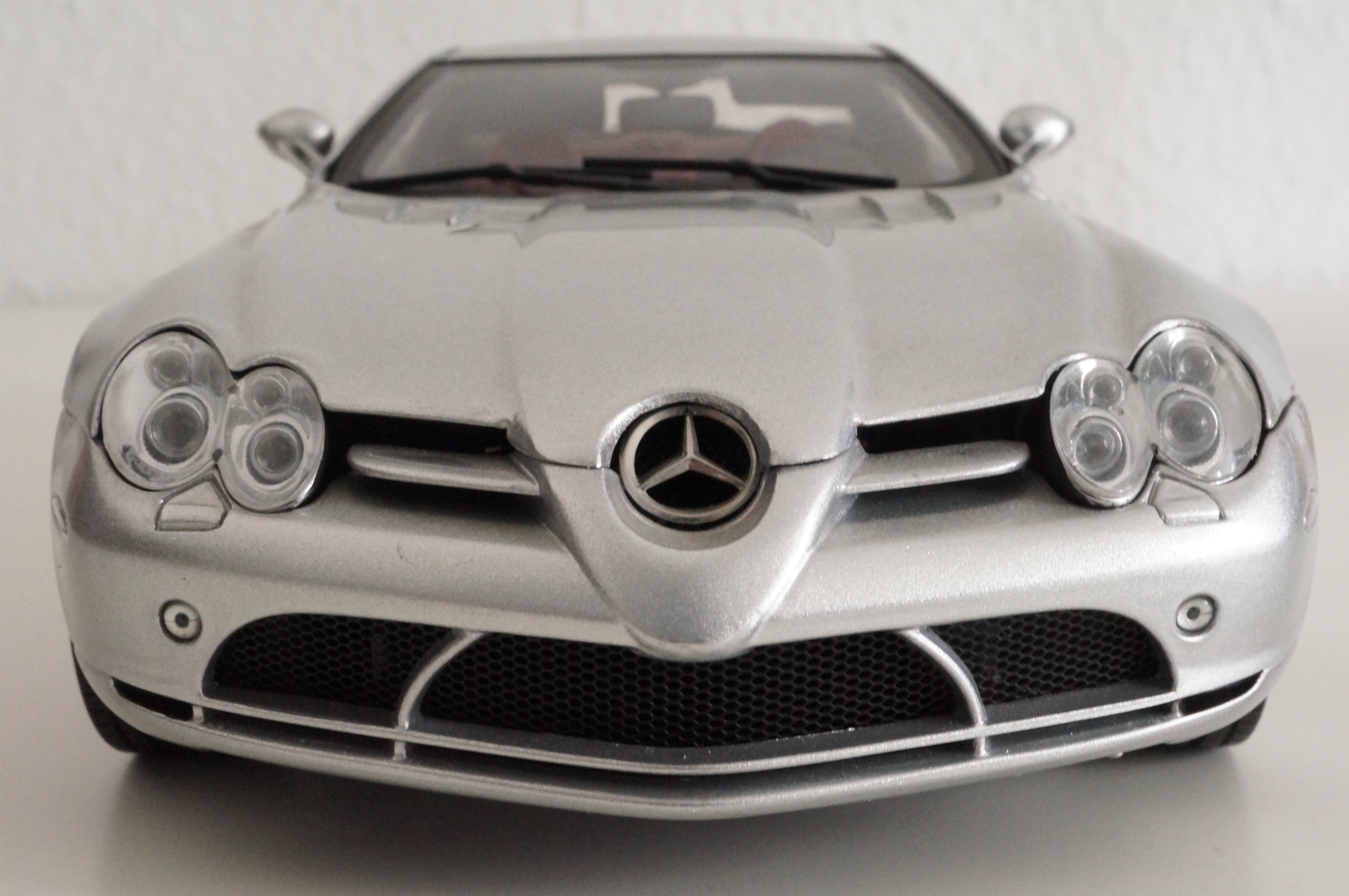 Mercedes-Benz SLR McLaren 2003 silber CMC M-045E