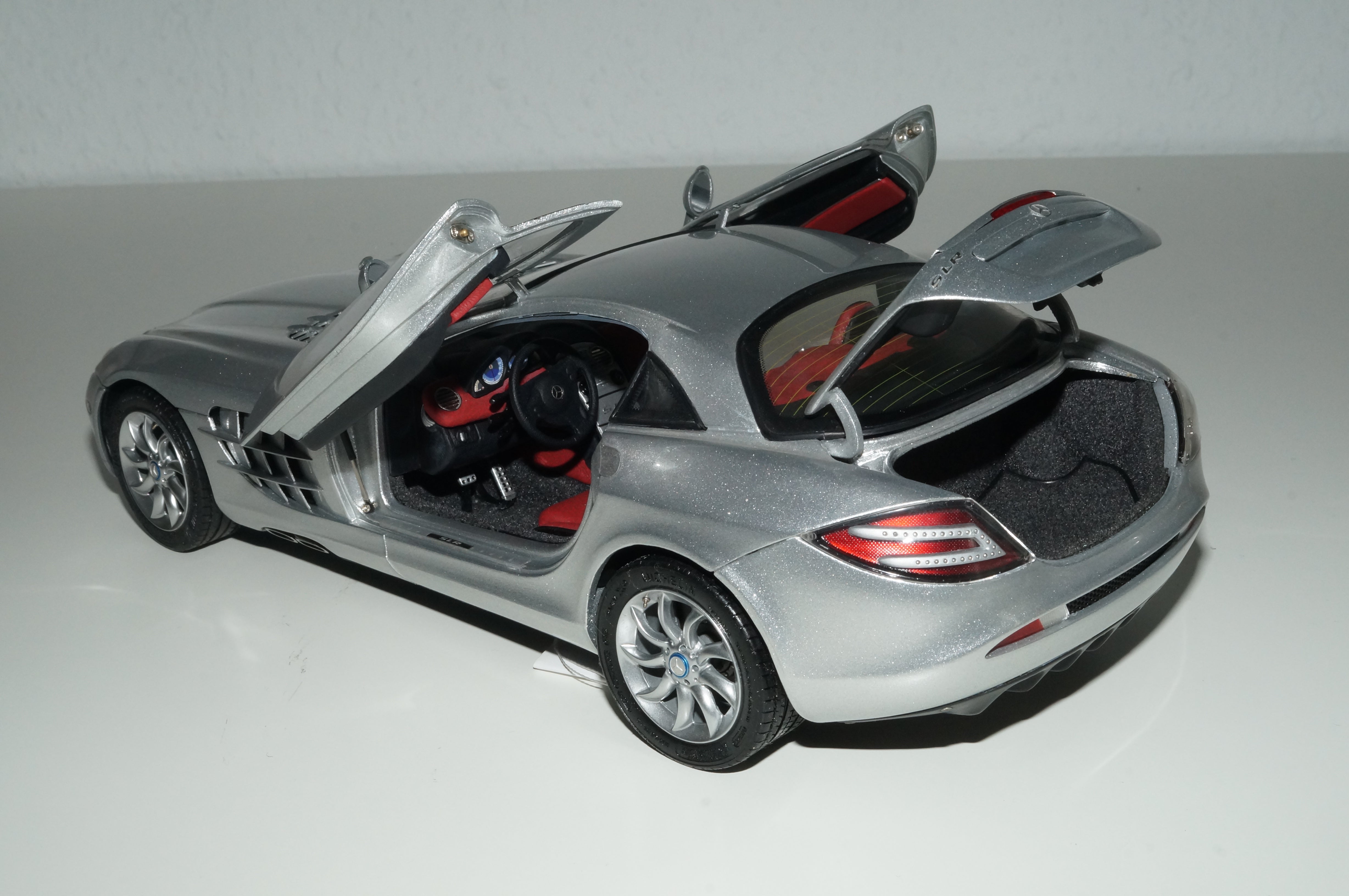 Mercedes-Benz SLR McLaren 2003 silber CMC M-045E