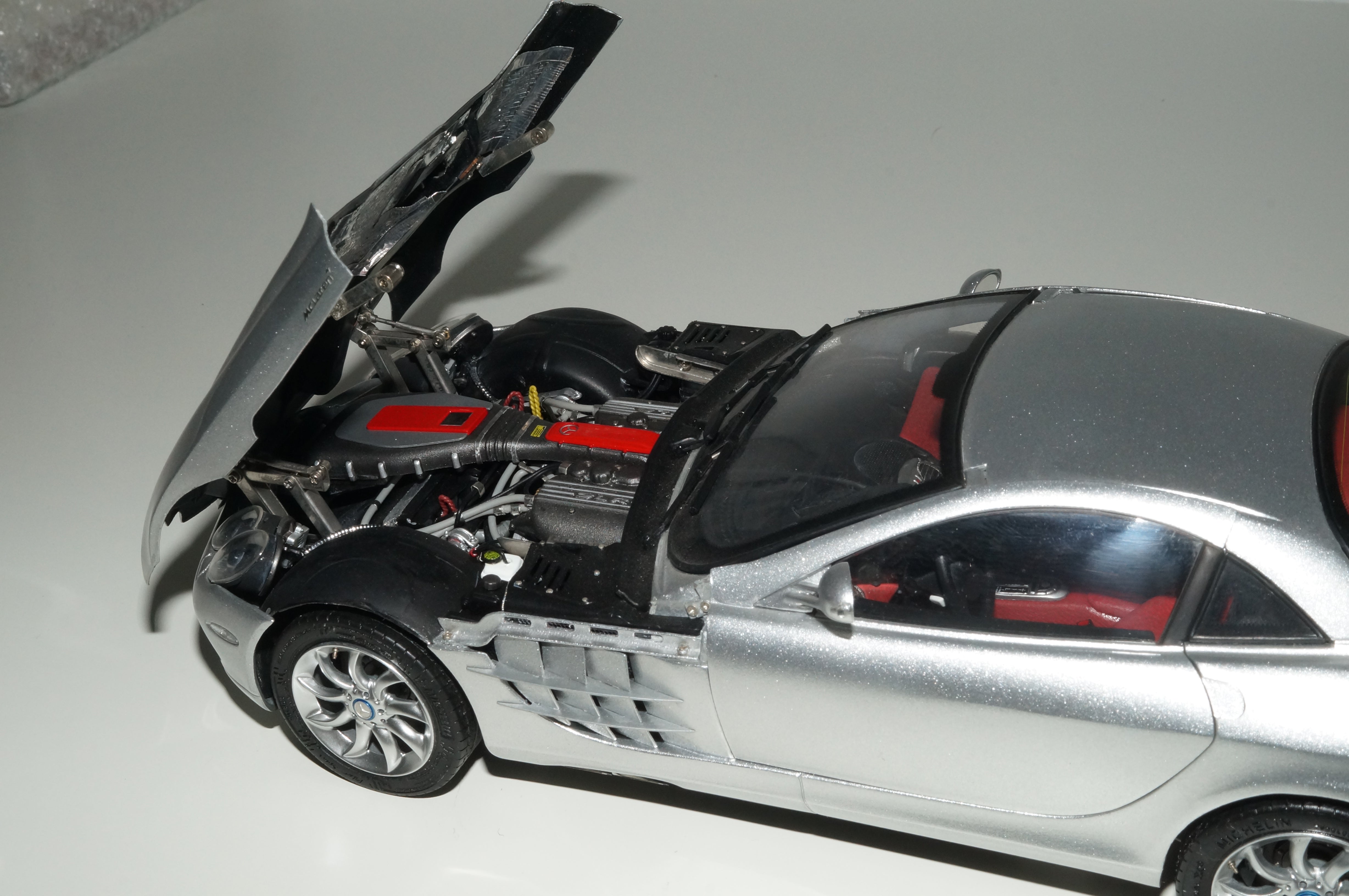 Mercedes-Benz SLR McLaren 2003 silber CMC M-045E