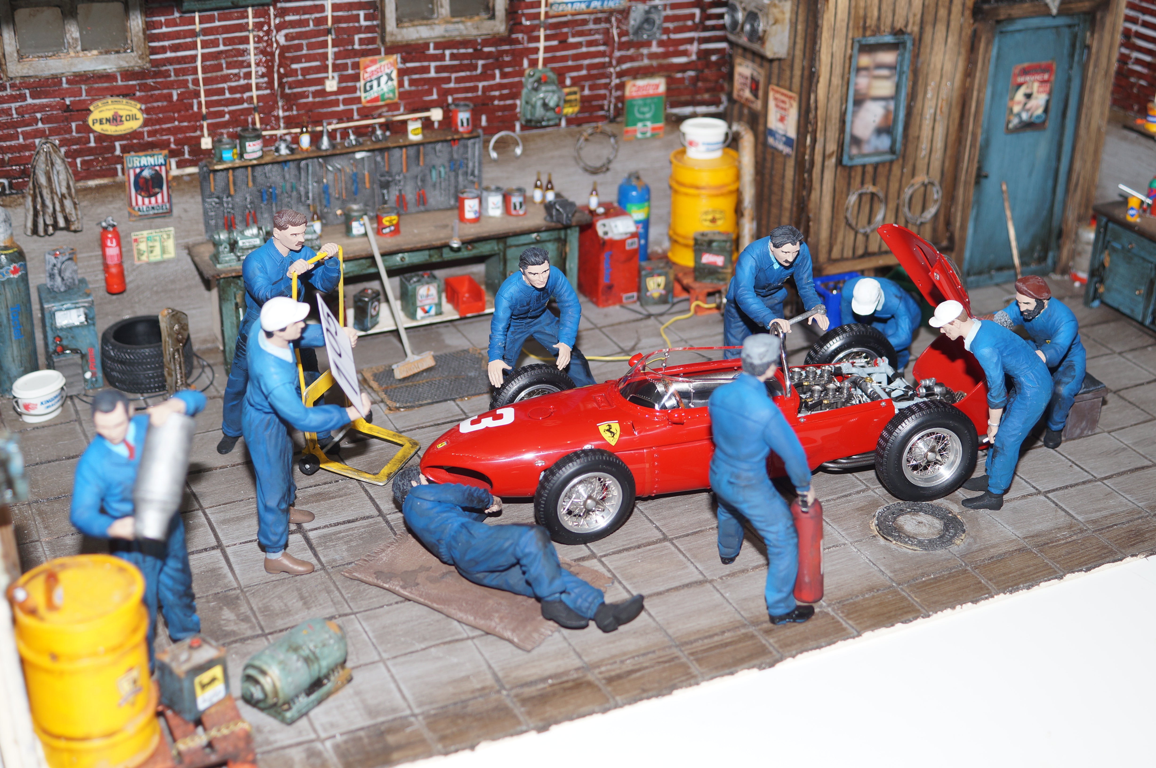 1/18 Boxencrew Ferrari BLAUE OVERRALLS von SF Scale Figures - Handarbeit-