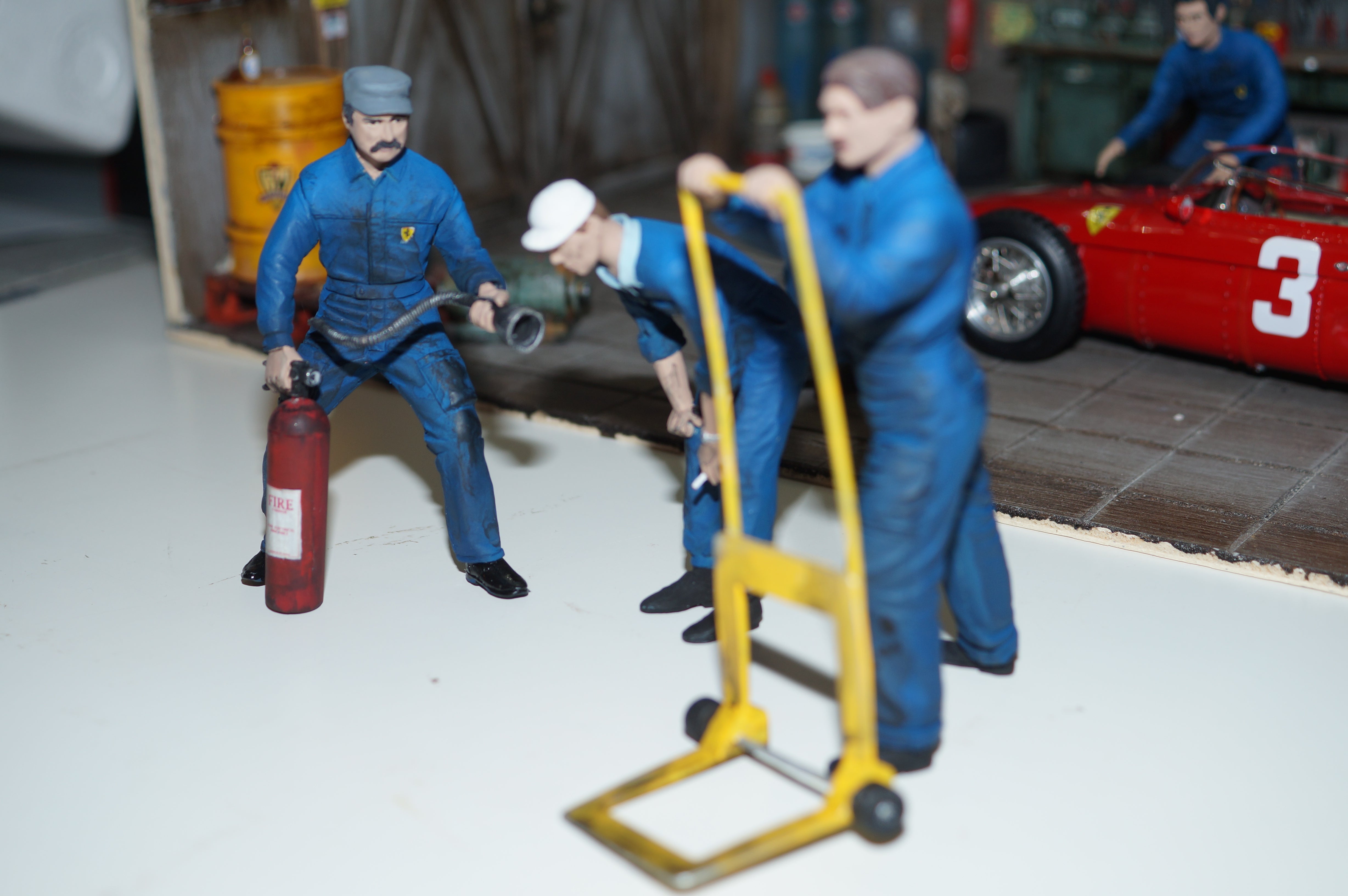 1/18 Boxencrew Ferrari BLAUE OVERRALLS von SF Scale Figures - Handarbeit-
