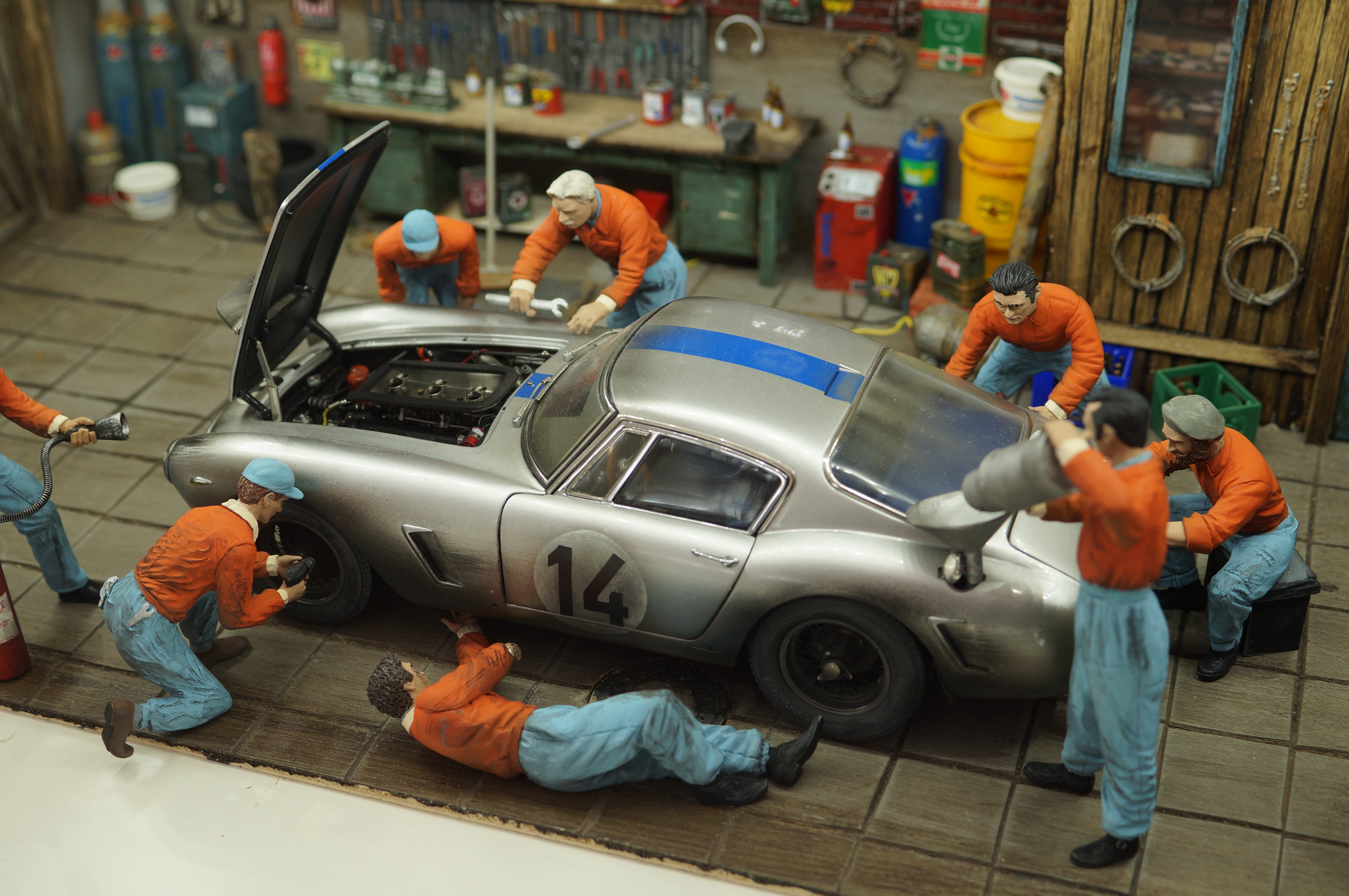 1/18 Boxencrew GULF-PORSCHE von SF Scale Figures - Handarbeit