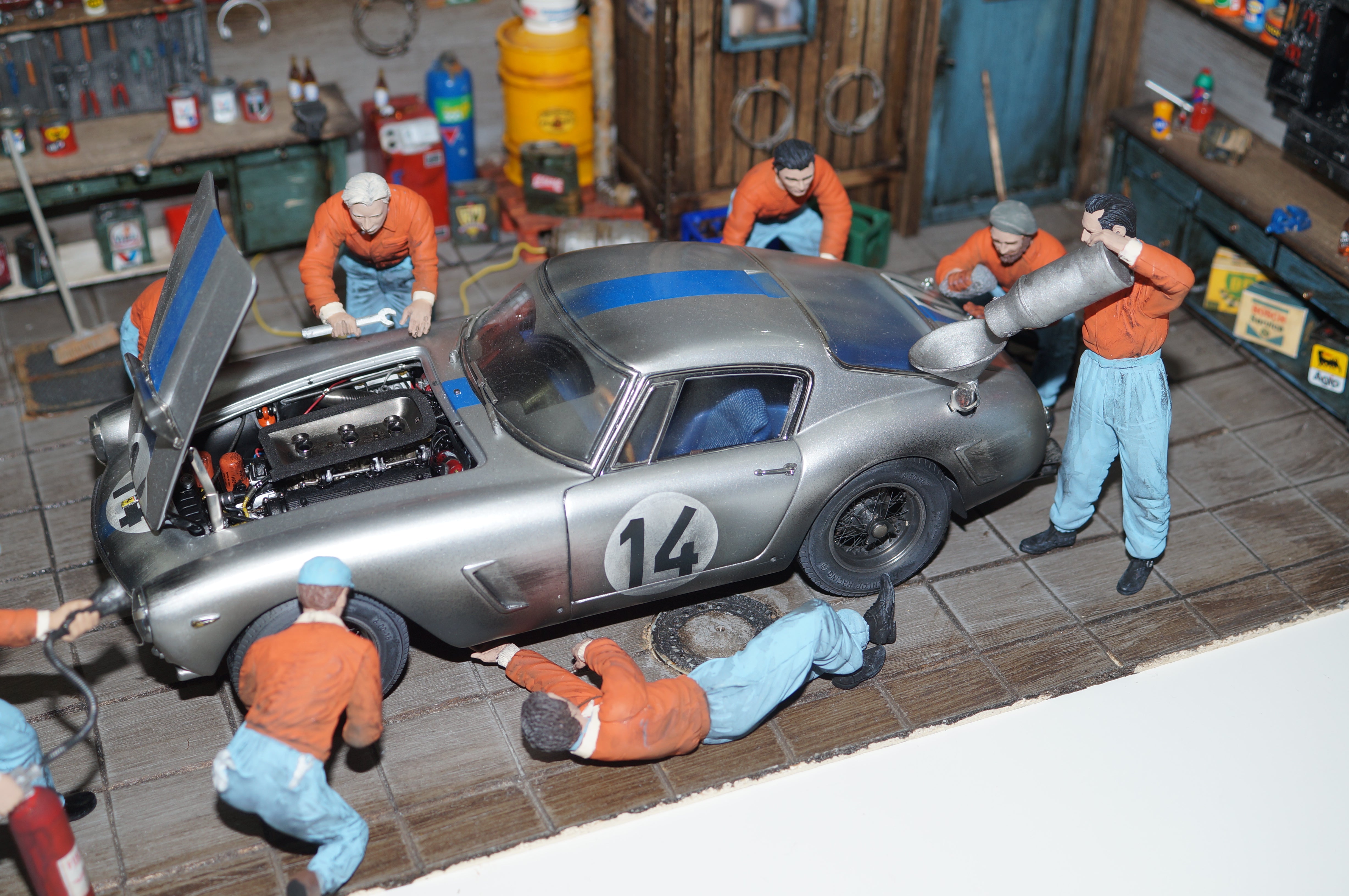 1/18 Boxencrew GULF-PORSCHE von SF Scale Figures - Handarbeit