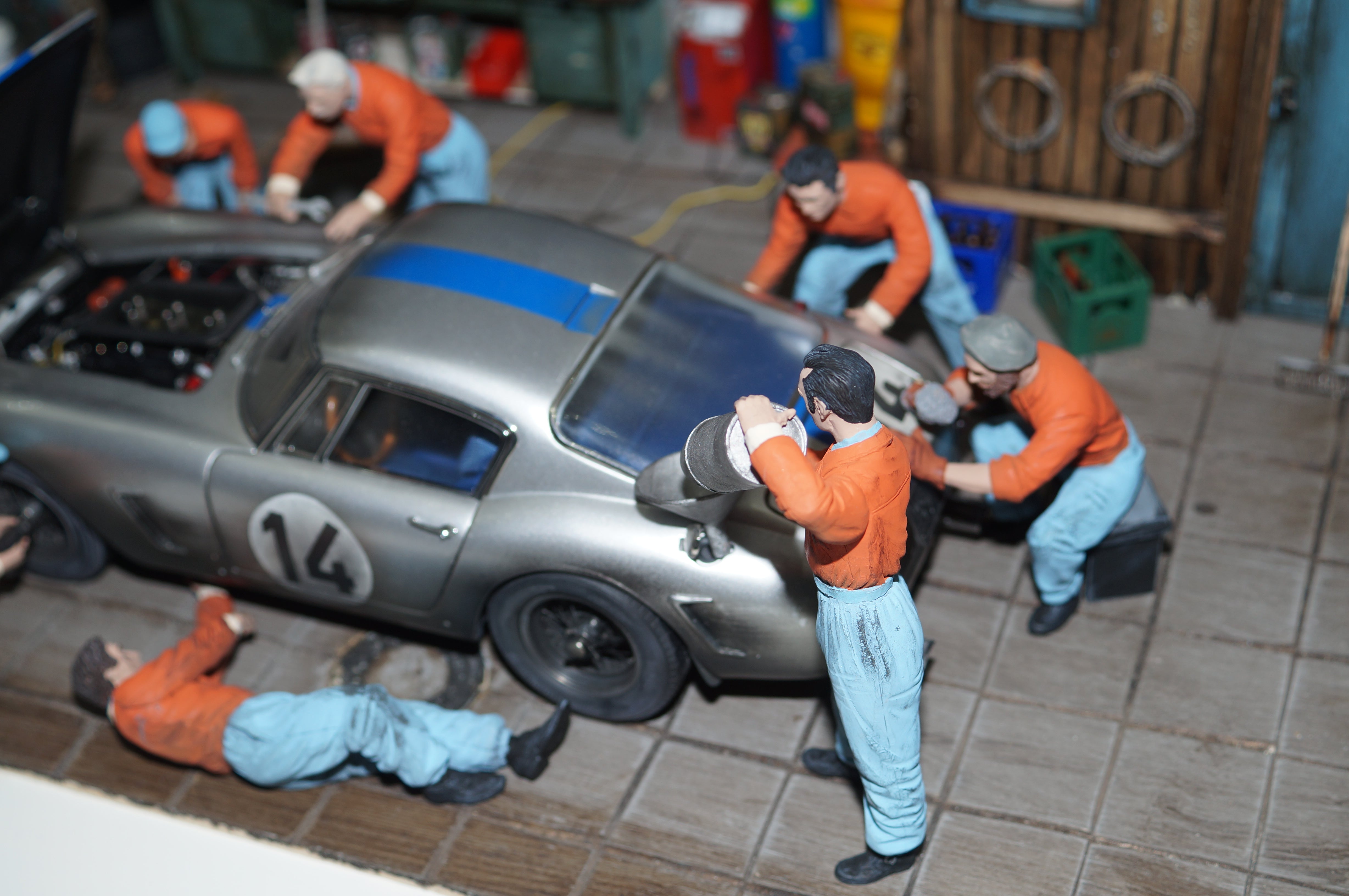 1/18 Boxencrew GULF-PORSCHE von SF Scale Figures - Handarbeit
