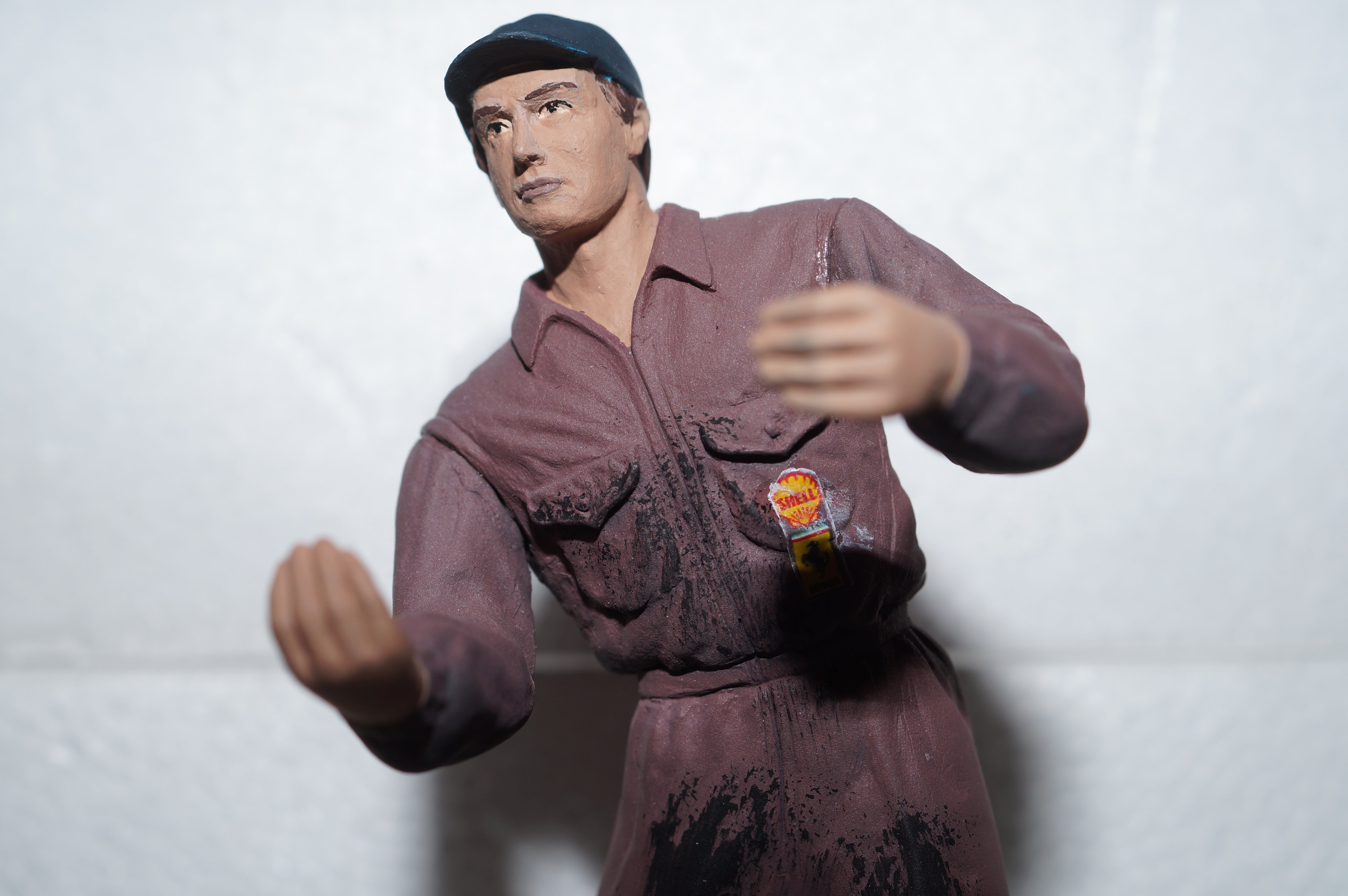 1/18 Boxencrew Ferrari BRAUNE OVERALLS von SF Scale Figures - Handarbeit-