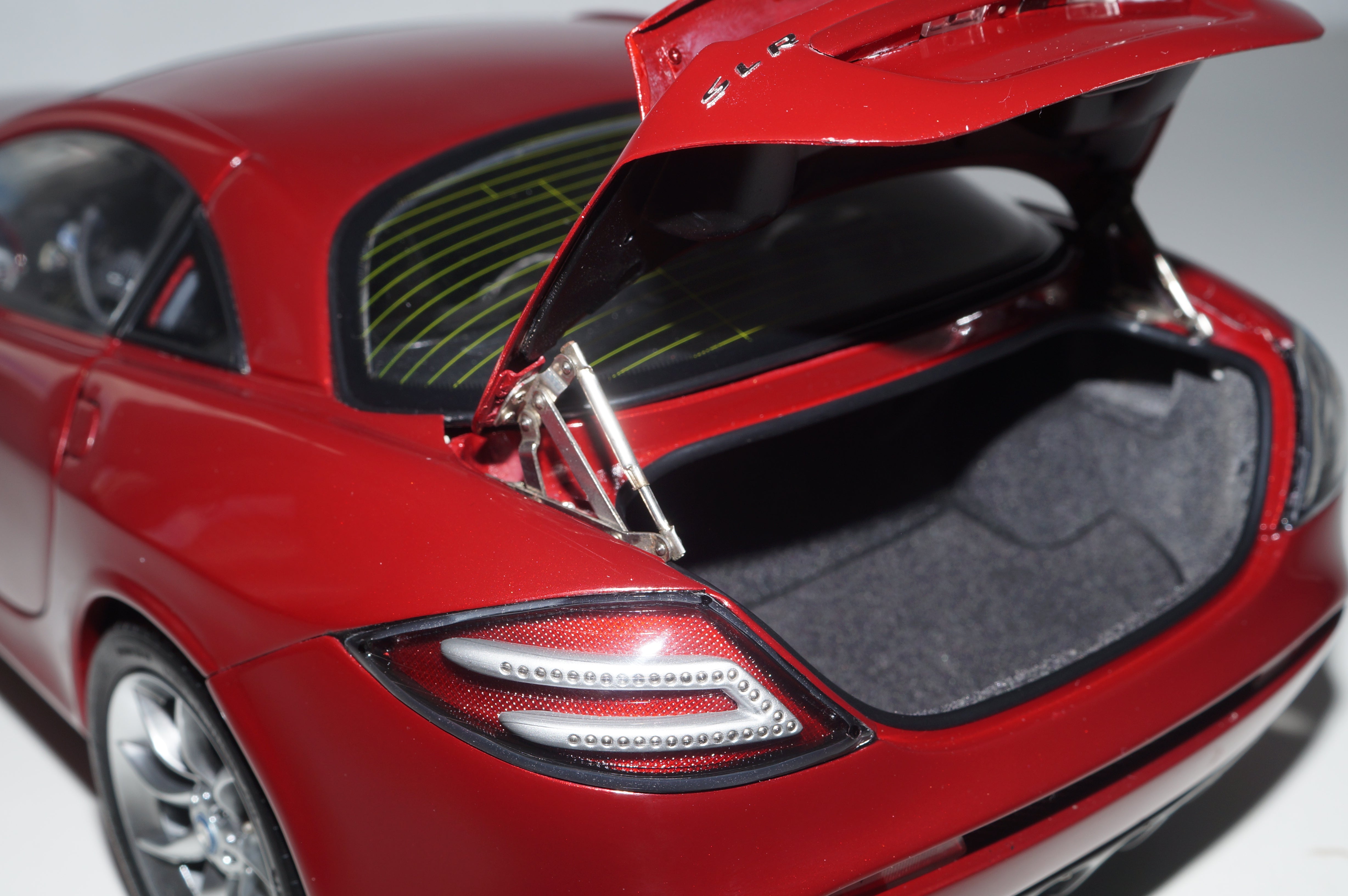 1/12 Mercedes-Benz SLR McLaren 2003 ROT CMC C-006A