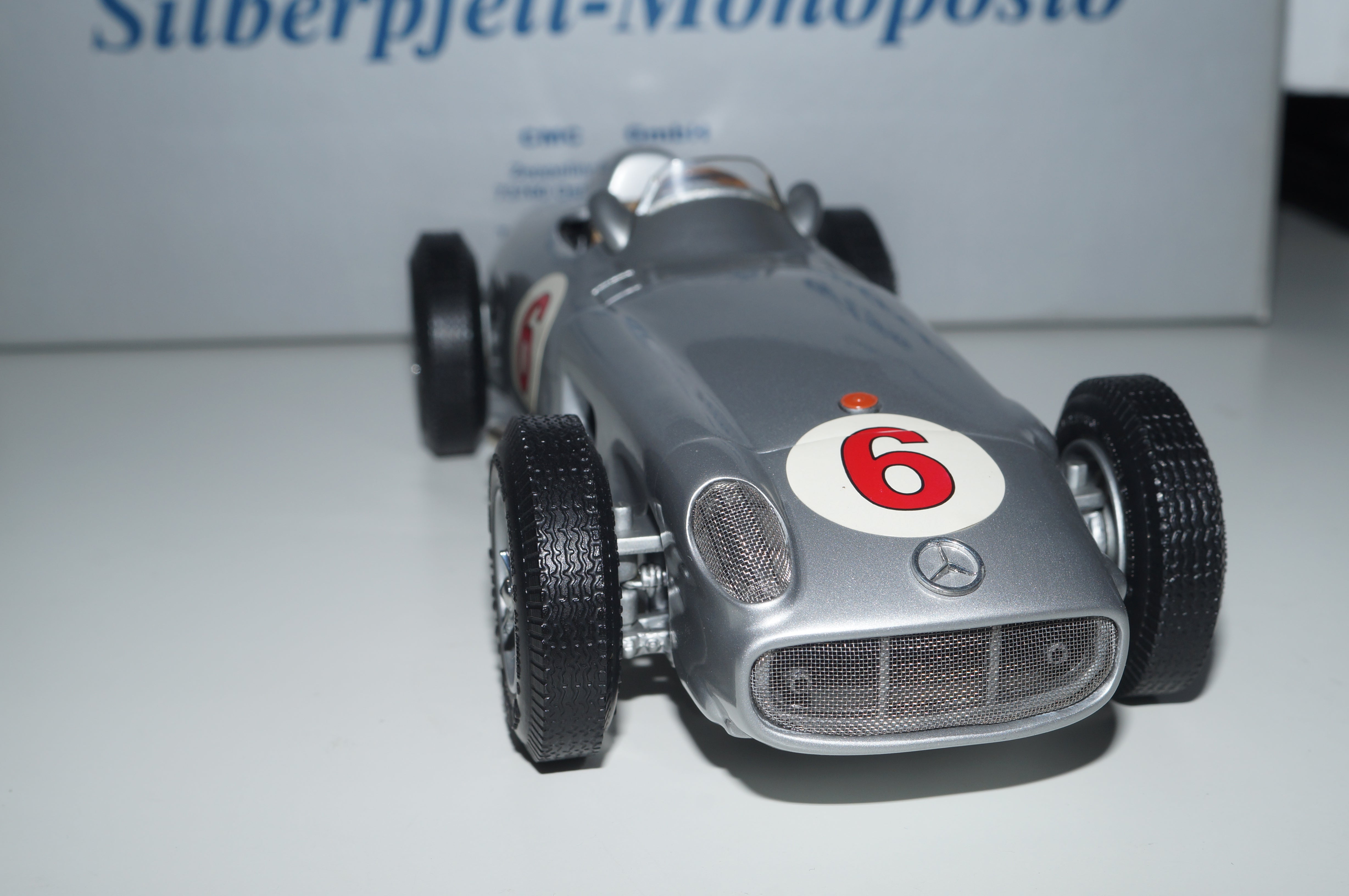 Mercedes-Benz W196 #6 Stirling MOSS CMC M-020 LE 1.000 Stück