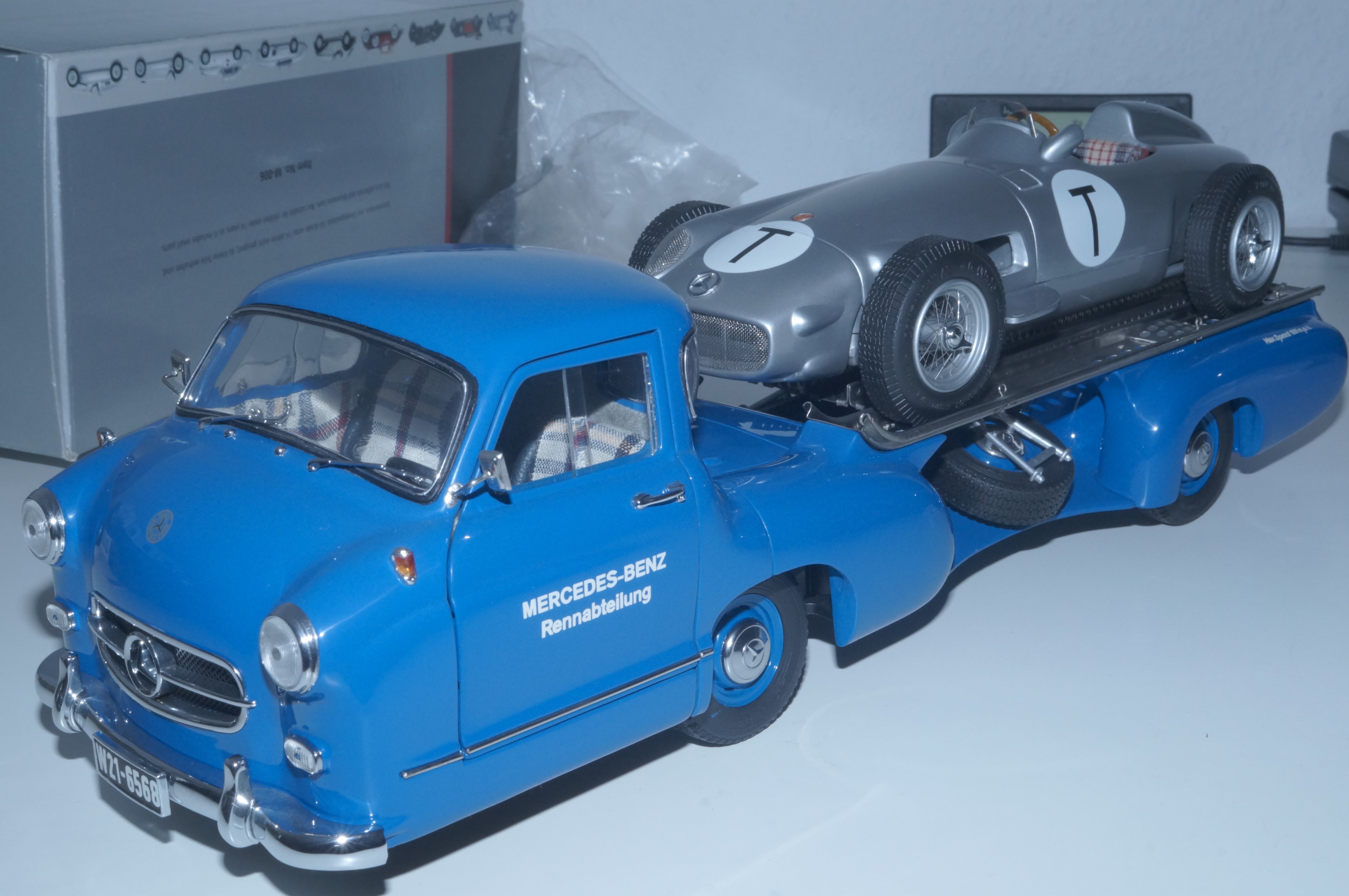 Mercedes-Benz W196 T-CAR + Renntransporter 'Blue Wonder' im Bundle CMC M-006T + M-036