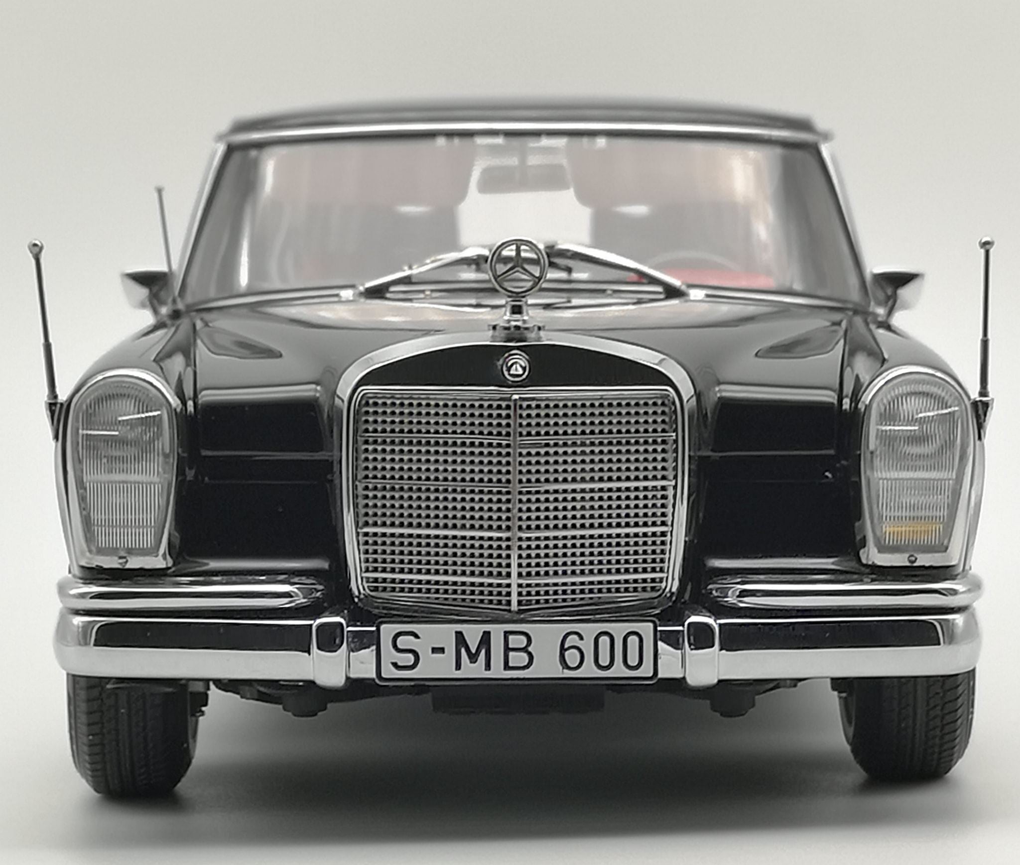 Mercedes-Benz (W100) 6-door Pullmann CMC M-200