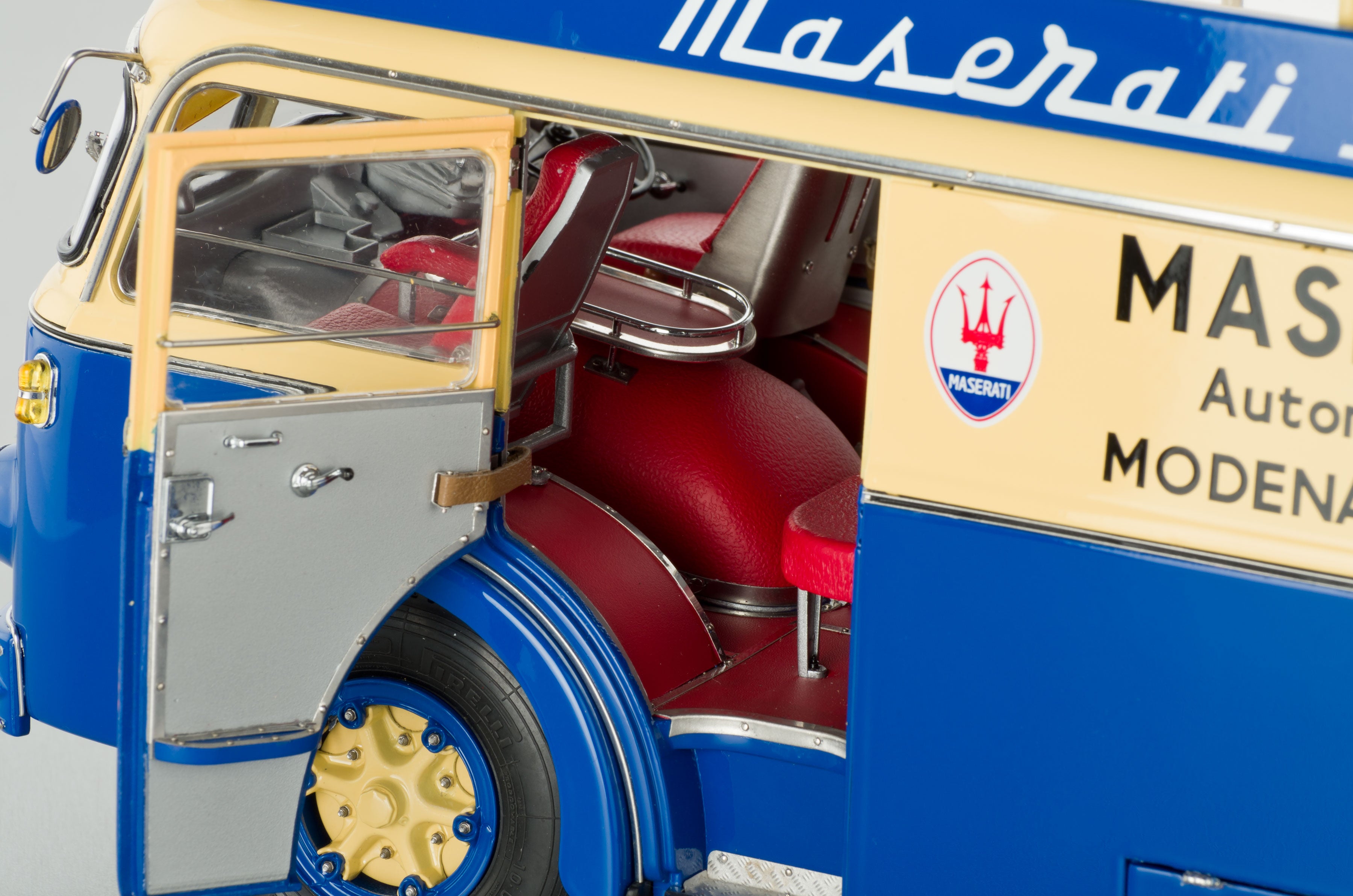 Maserati Renntransporter Fiat 642 RN2 Bartoletti CMC M-097