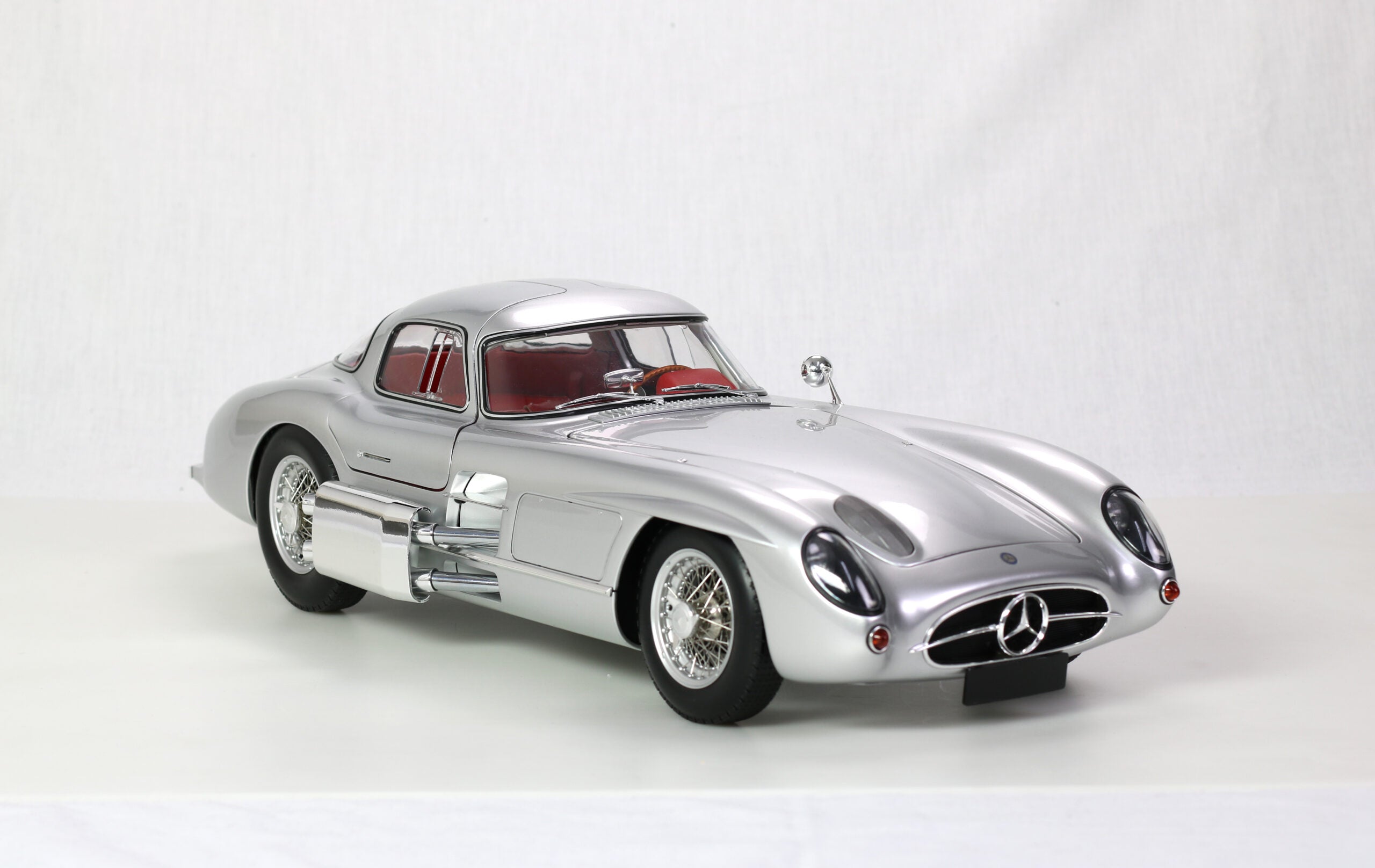 1/8 LEGRAND MERCEDES-BENZ 300 SLR ''UHLENHAUT COUPÉ'' Bausatz 'Der Rote' / Kit RED LE105