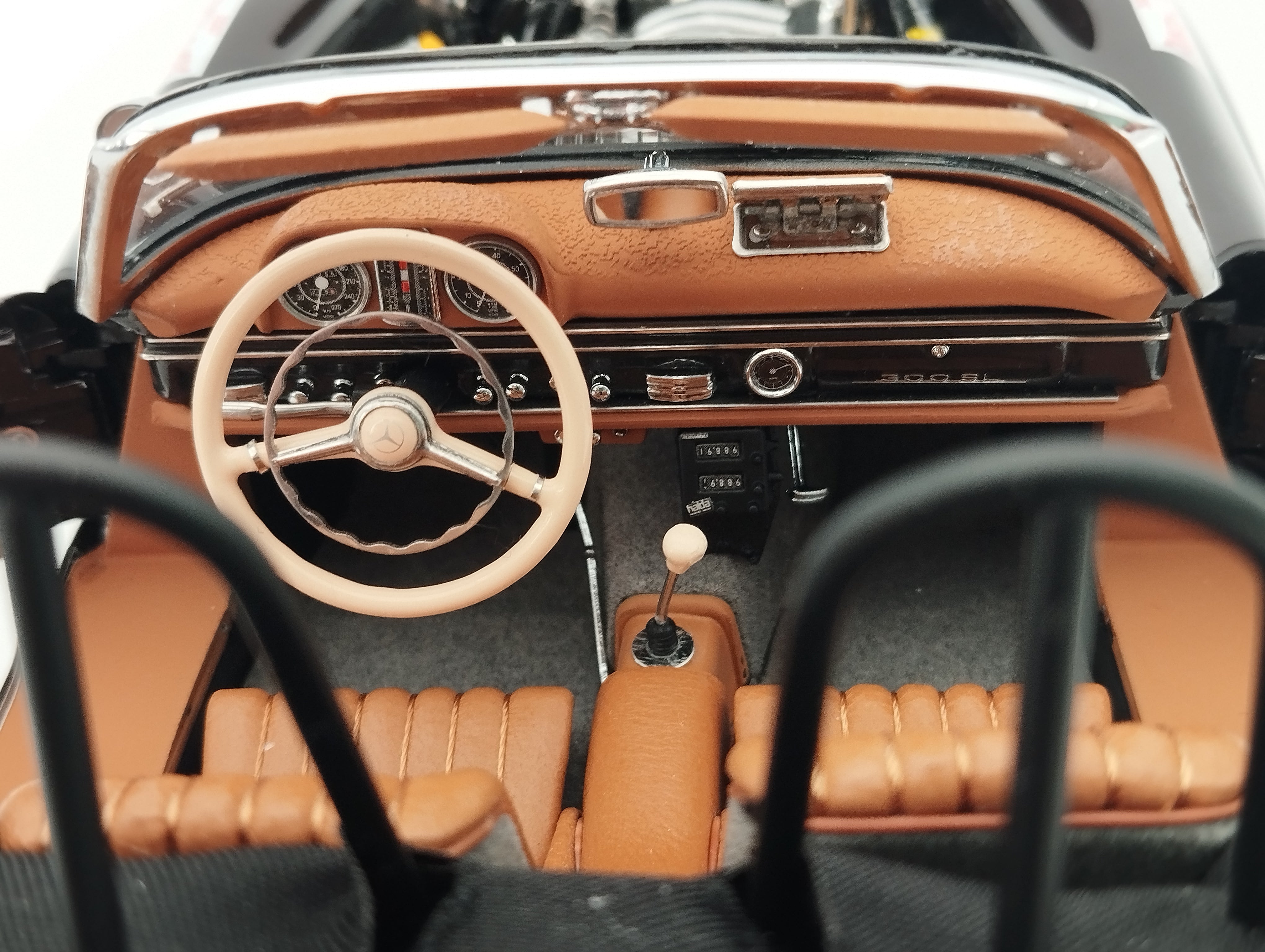 1/18 Mercedes-Benz 300 SL W198 Rallye Roadster Brown offen CMC M-295