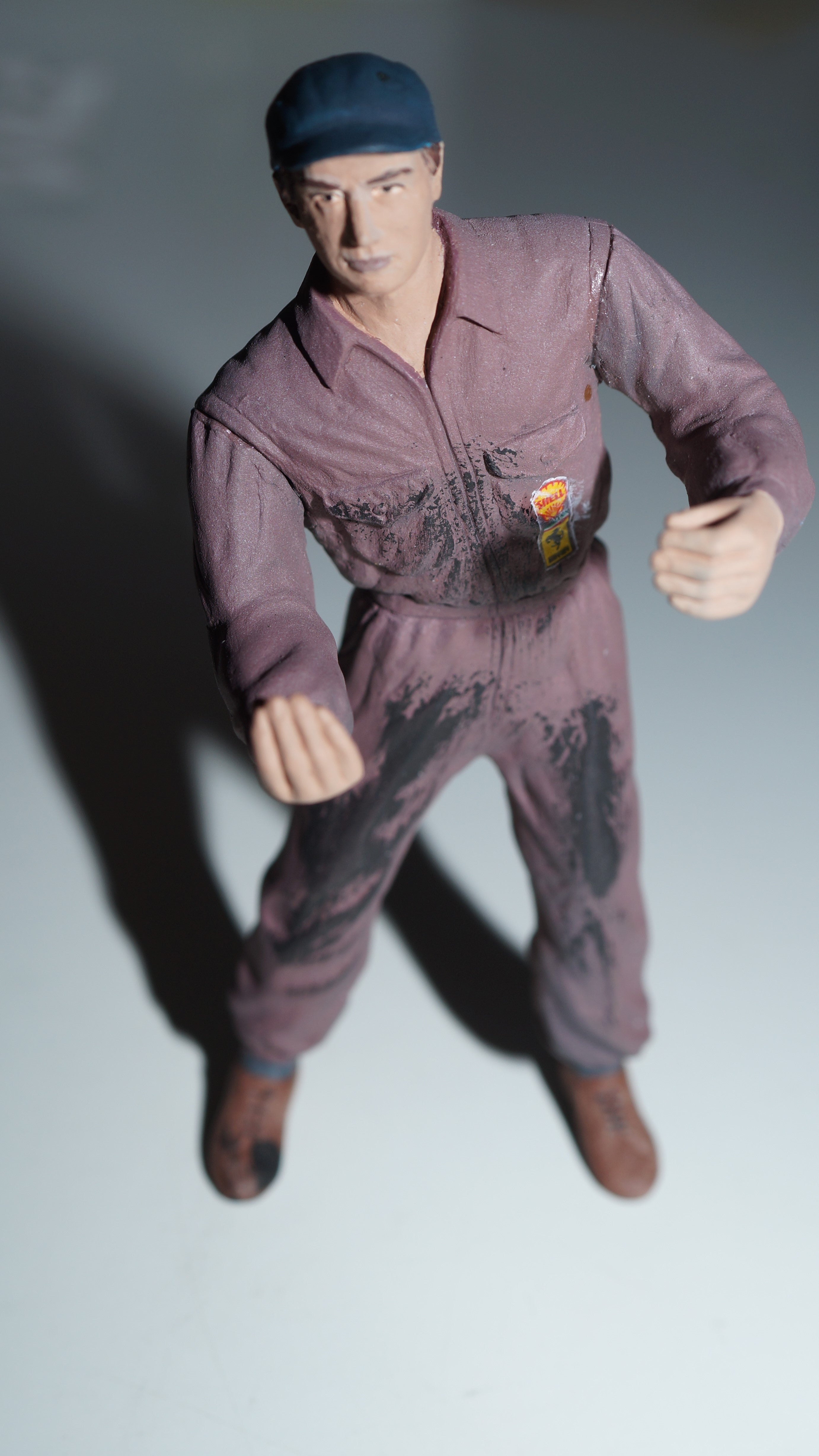 1/18 Boxencrew Ferrari BRAUNE OVERALLS von SF Scale Figures - Handarbeit-