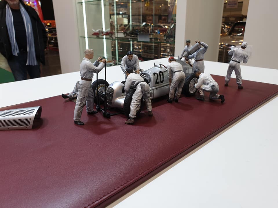 1/18 Mercedes Boxencrew WEIßE OVERALLS von SF Scale Figures - Handarbeit -
