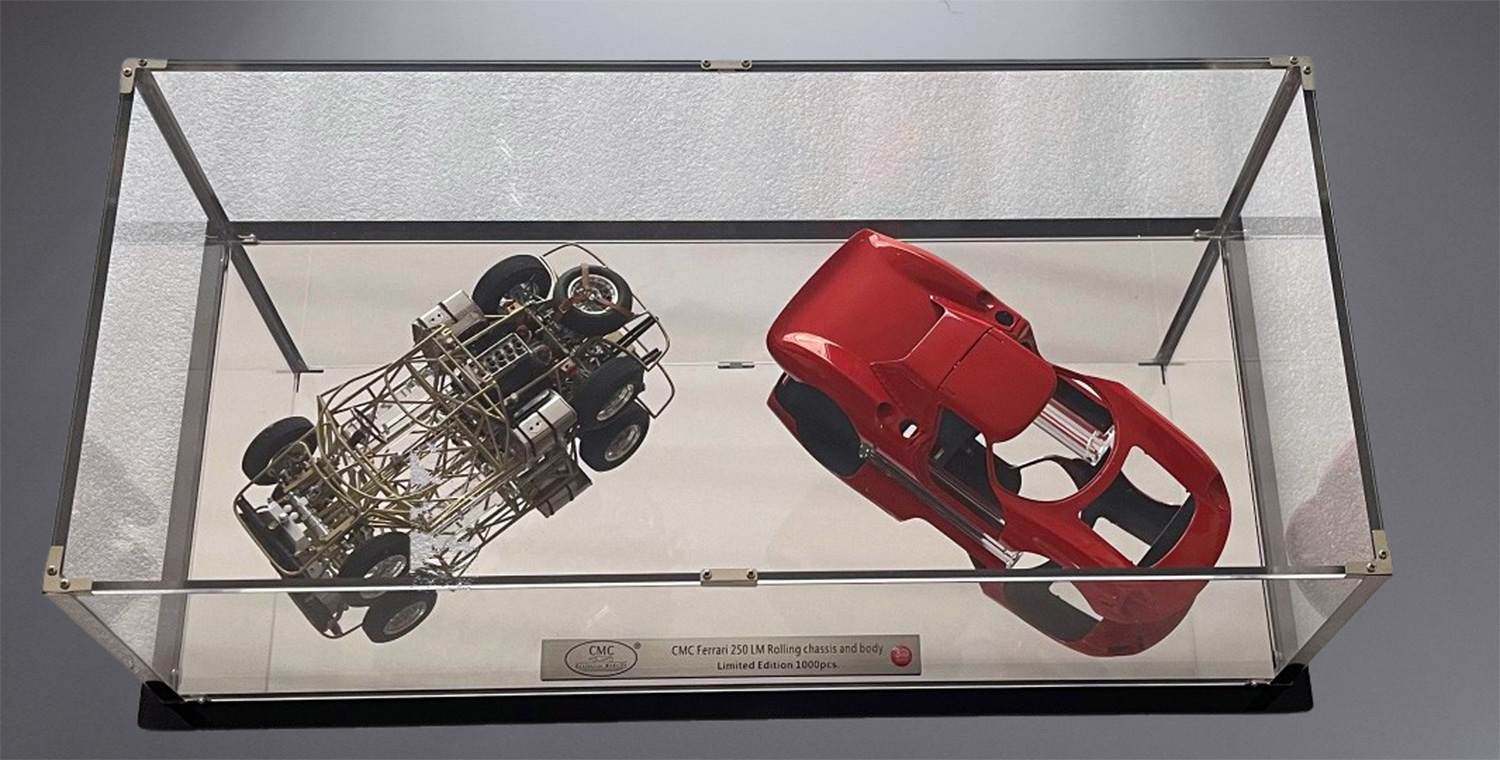 CMC M-269 1/18 Ferrari 250 LM ROLLING CHASSIS und KAROSSERIE in Vitrine