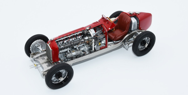 1/18 CMC Alfa-Romeo P3, cut-off model, inklusive Vitrine LE 300